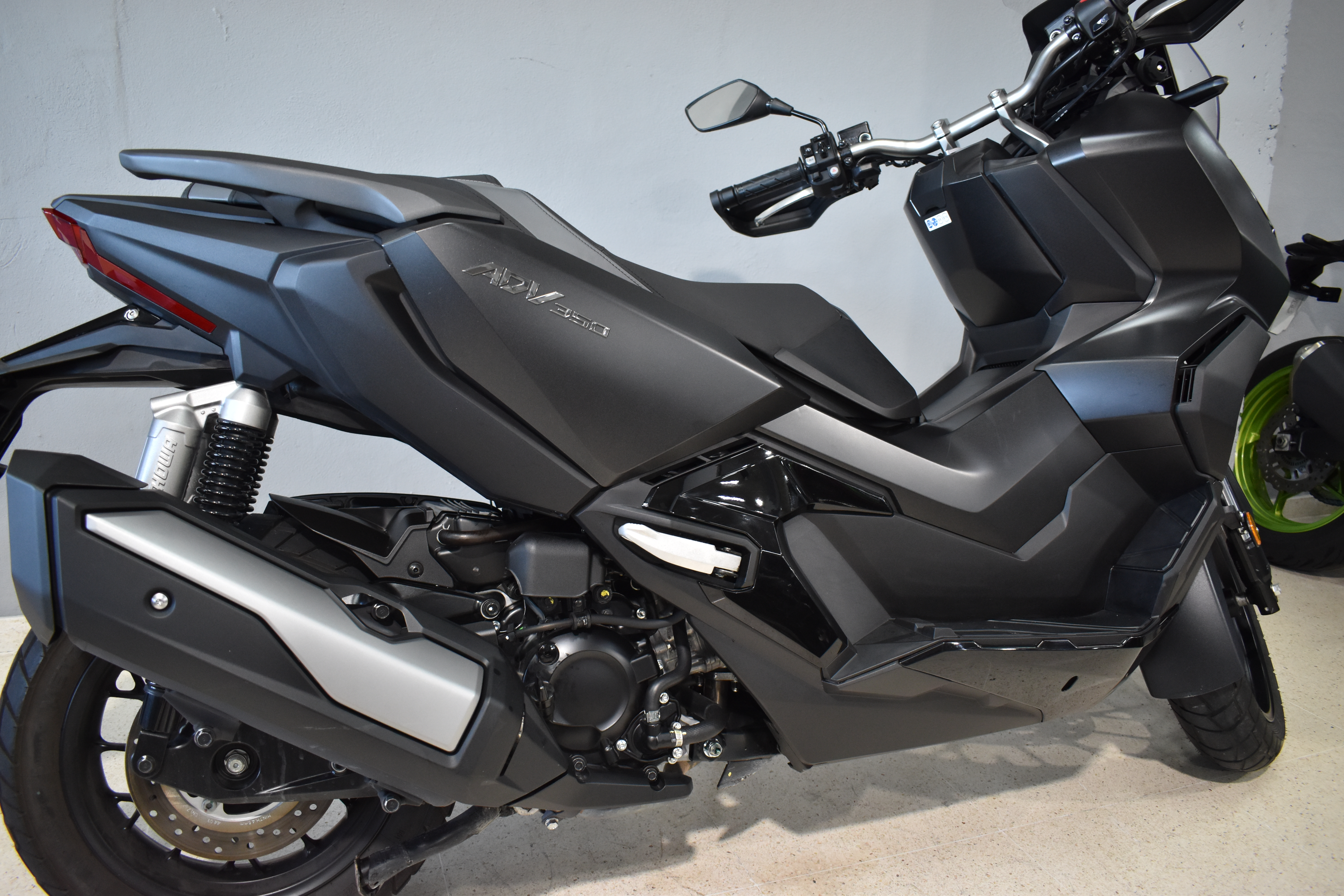 Imagenes de HONDA ADV 350