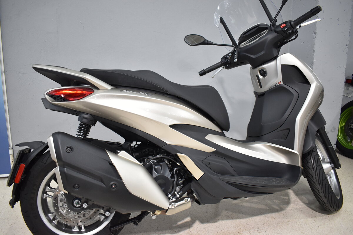 Imagenes de PIAGGIO BEVERLY 400 HPE
