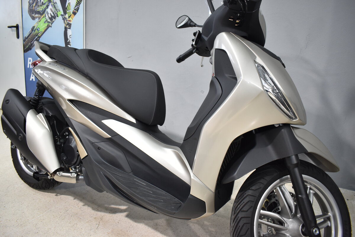 Imagenes de PIAGGIO BEVERLY 400 HPE