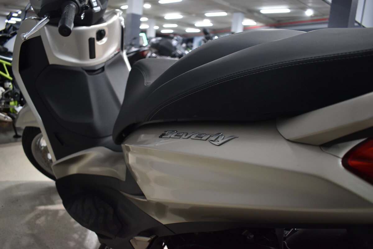 Imagenes de PIAGGIO BEVERLY 400 HPE
