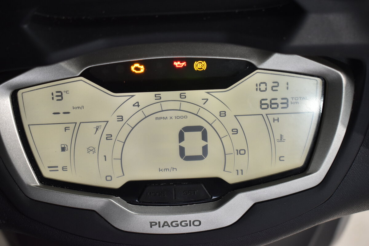 Imagenes de PIAGGIO BEVERLY 400 HPE