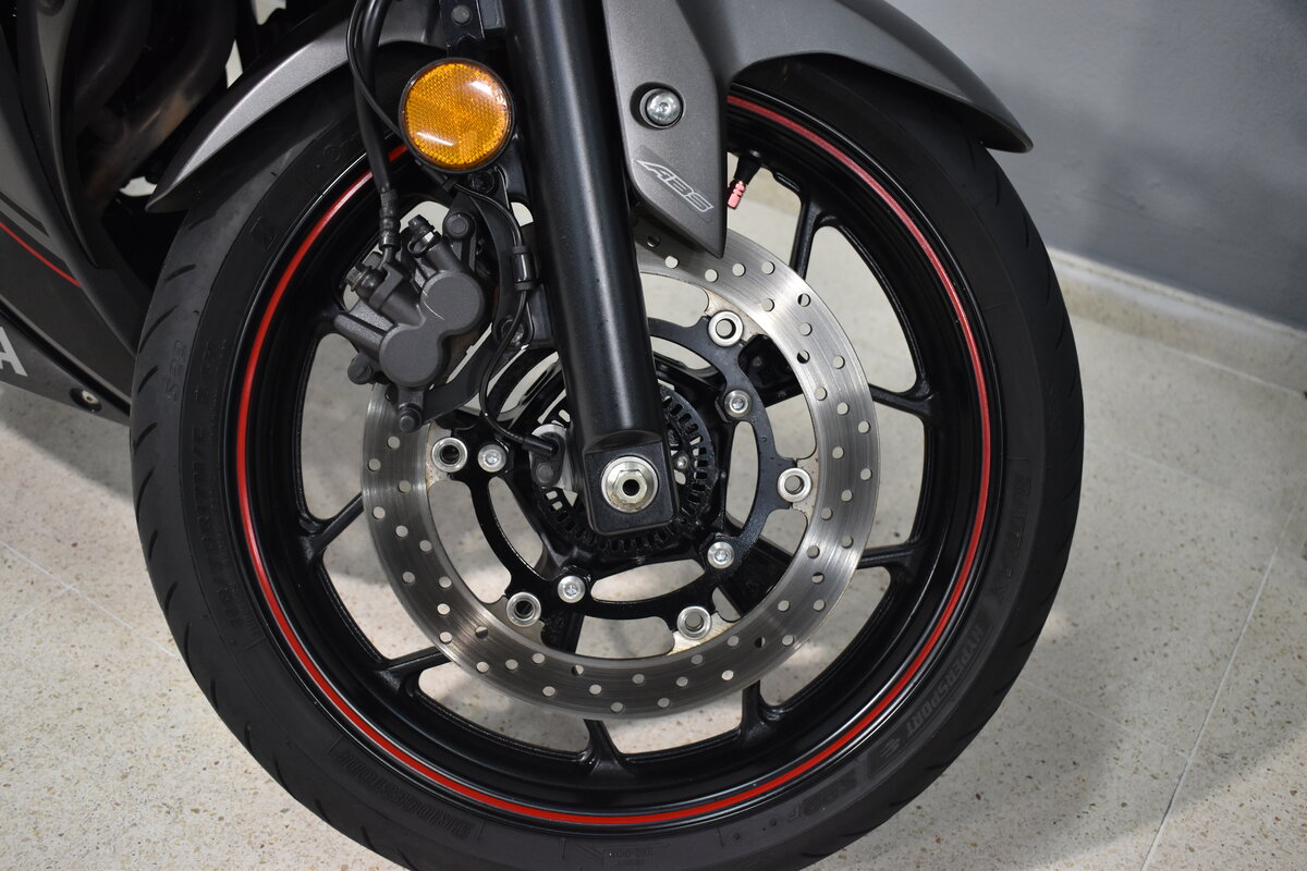 Imagenes de YAMAHA YZF R3