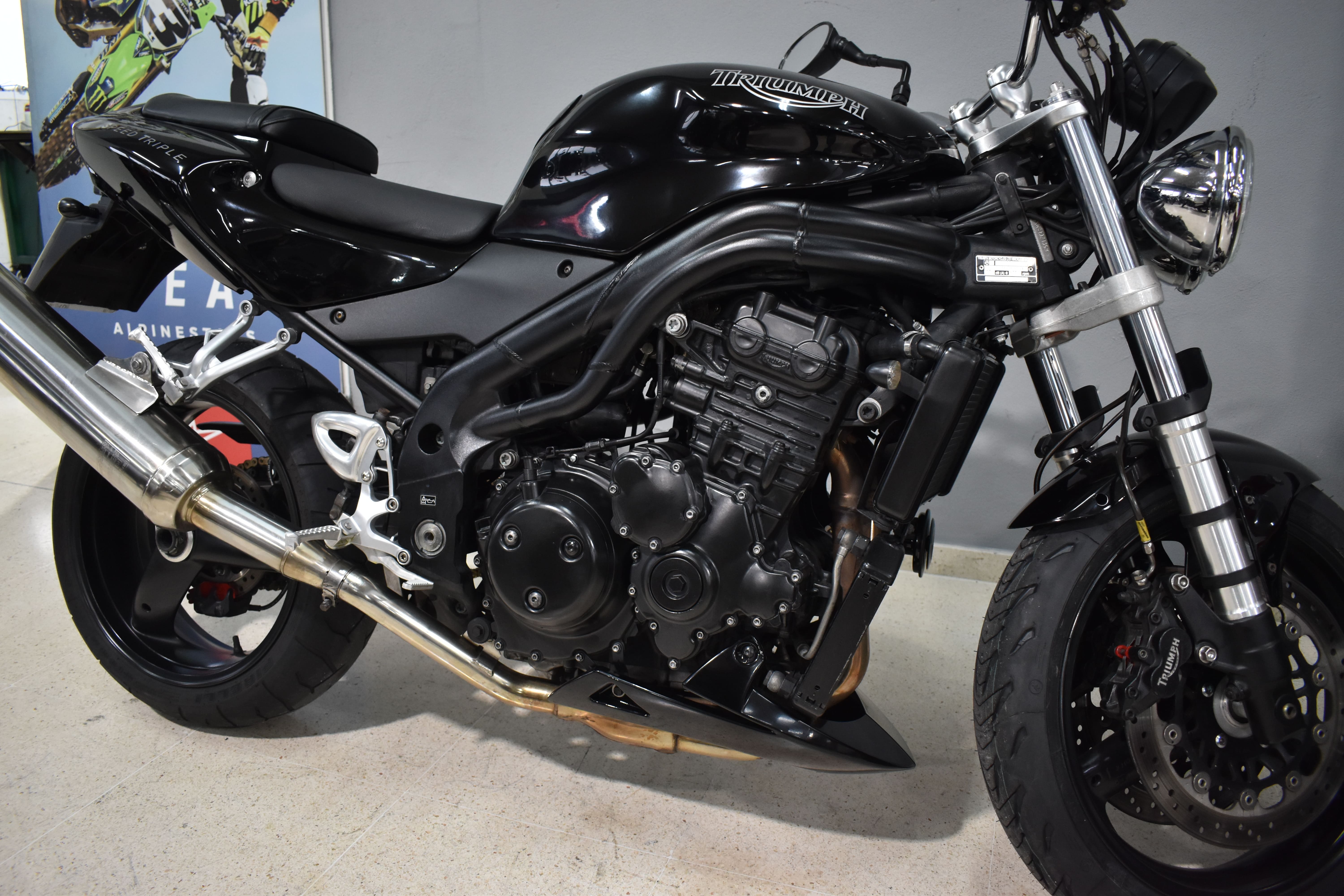 Imagen de TRIUMPH SPEED TRIPLE 955 04 - NEGRO