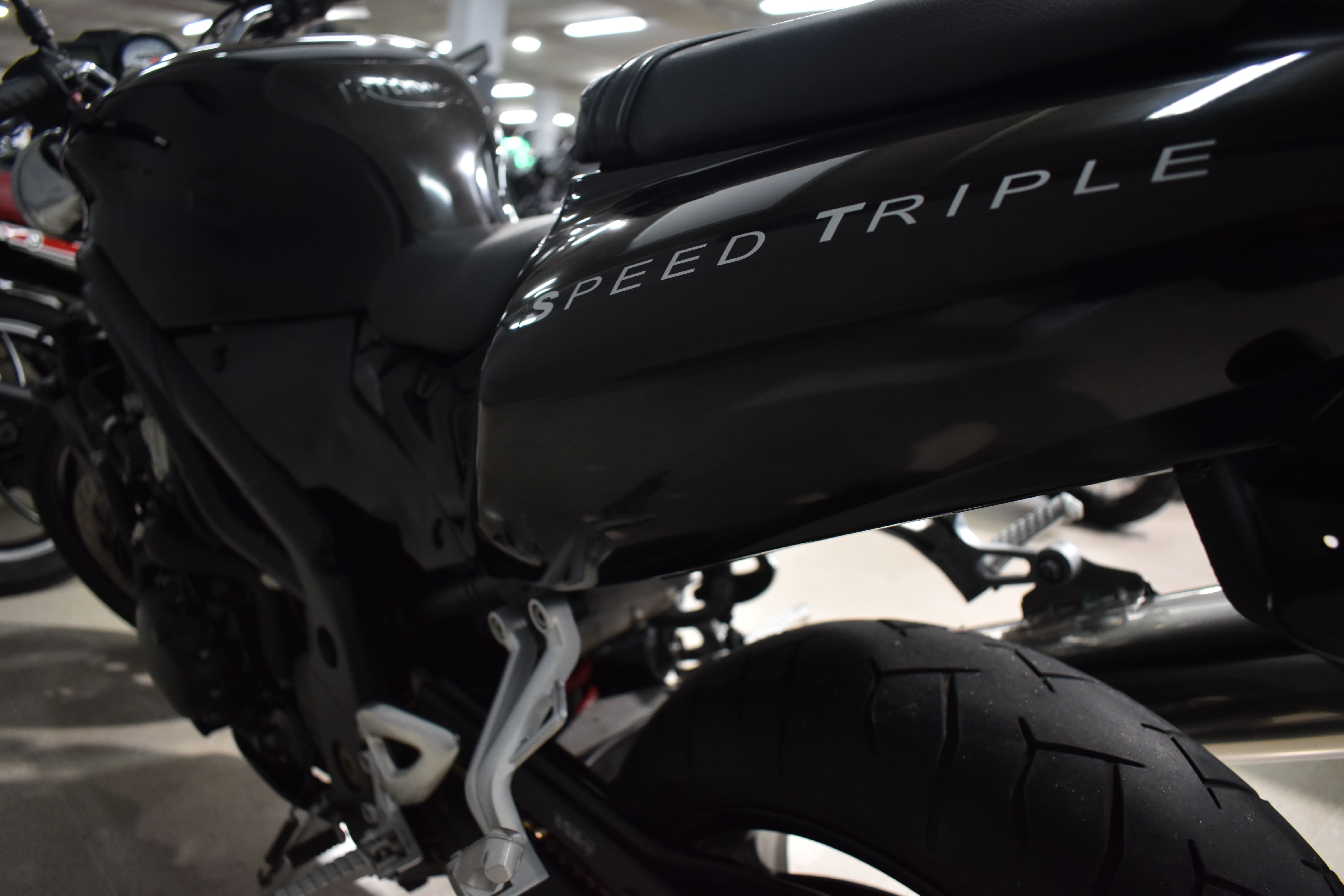 Imagen de TRIUMPH SPEED TRIPLE 955 04 - NEGRO