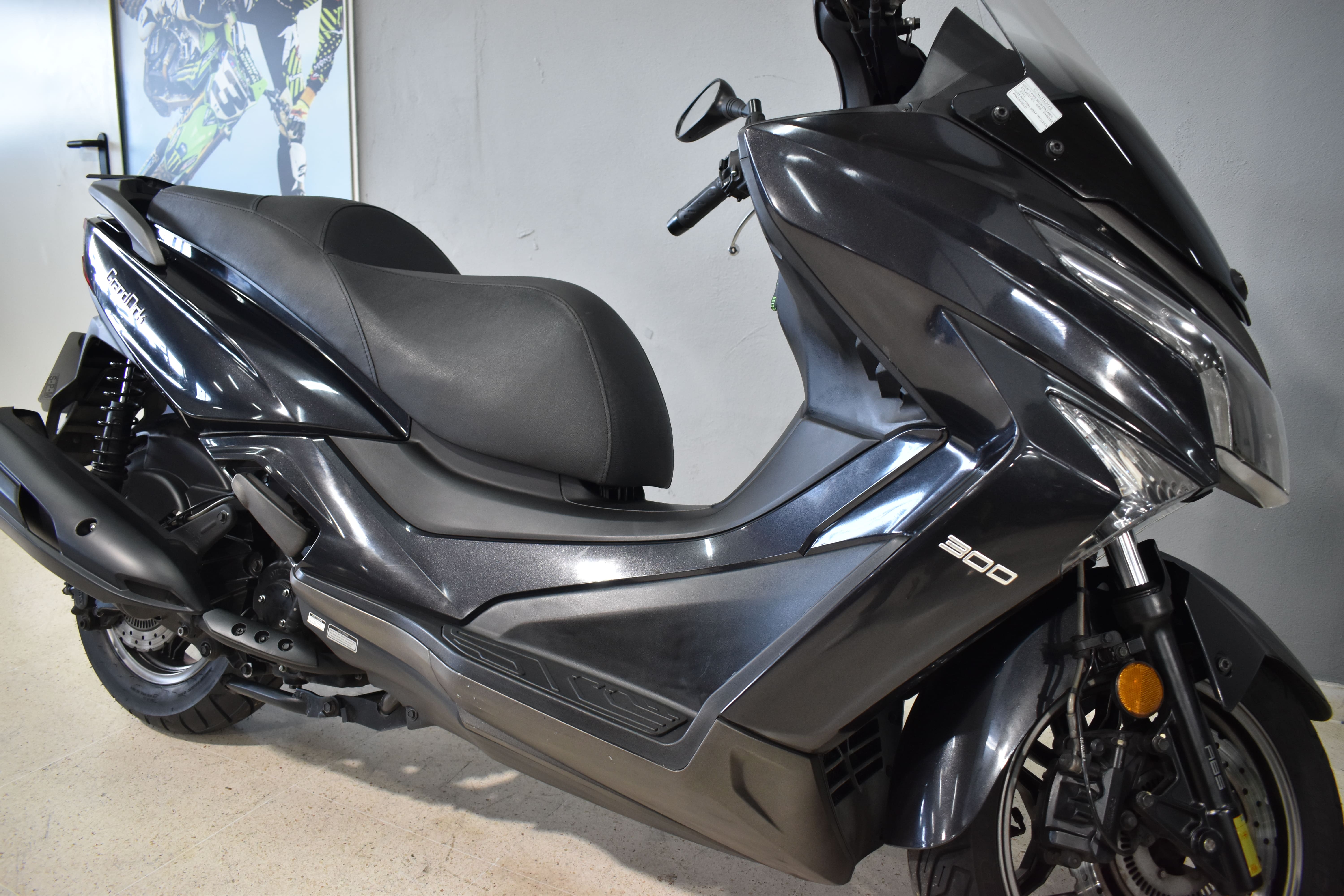 Imagen de KYMCO GRAND DINK 300