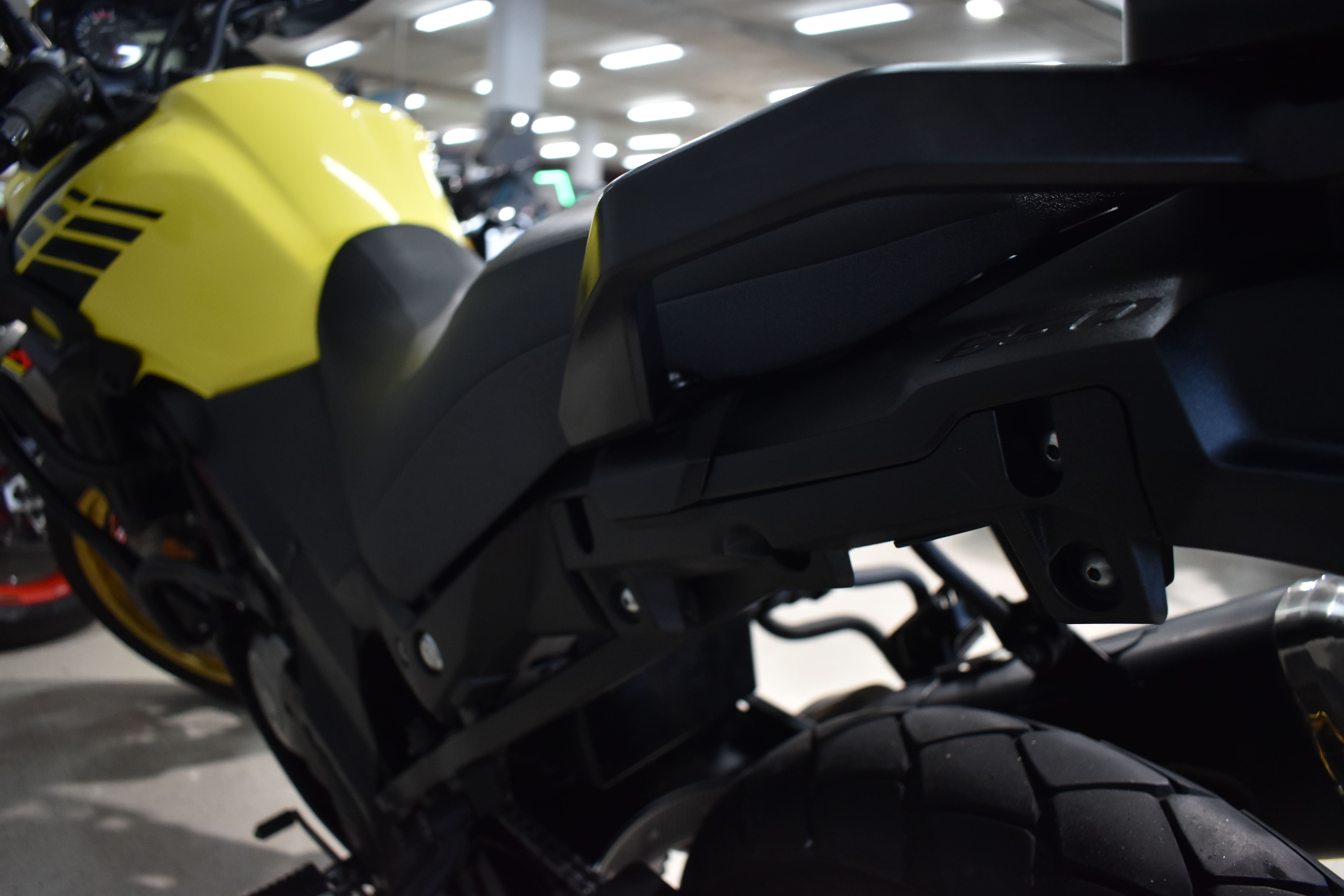 Imagen de SUZUKI V STORM 650 XT 20 - AMARILLO