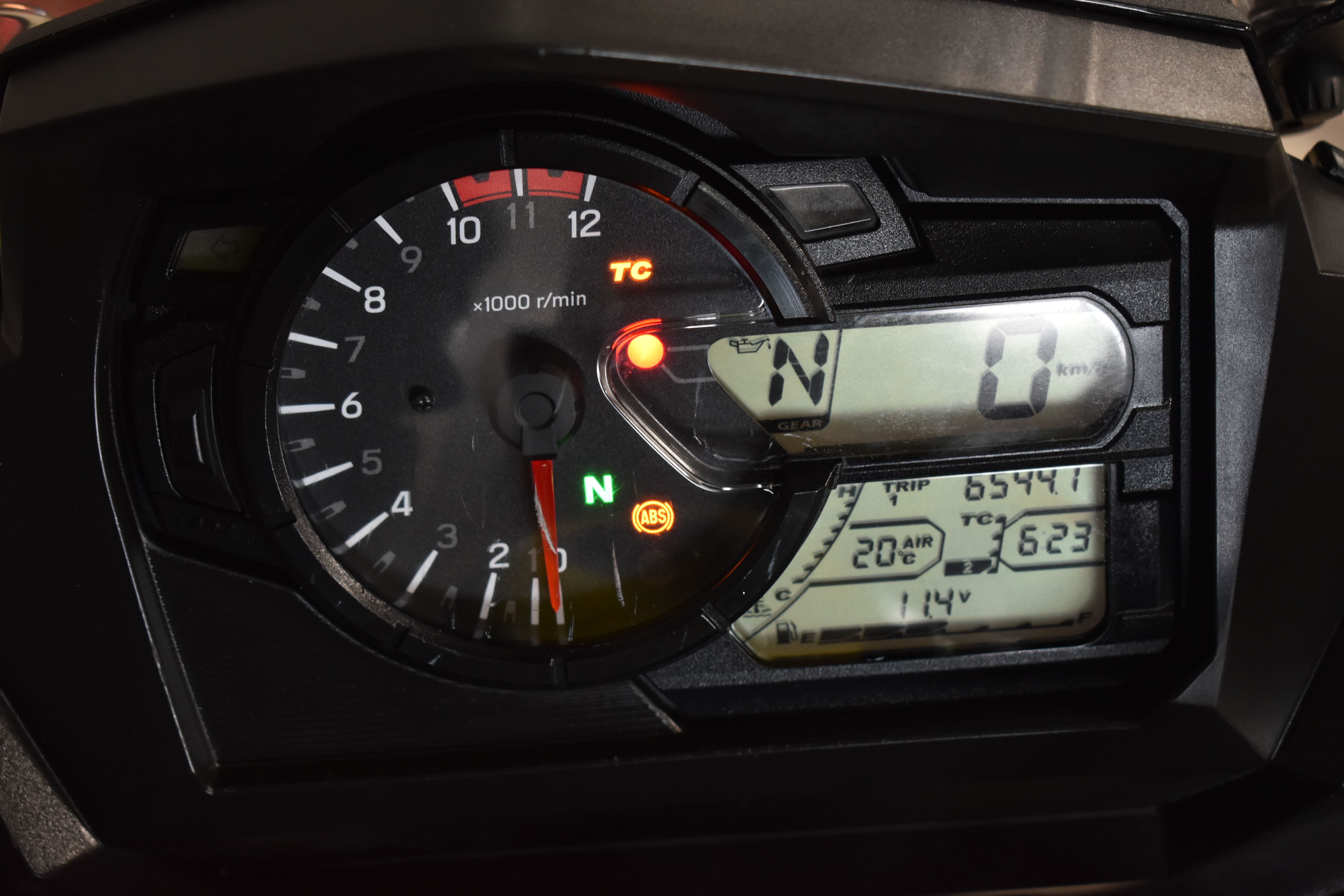 Imagen de SUZUKI V STORM 650 XT 20 - AMARILLO