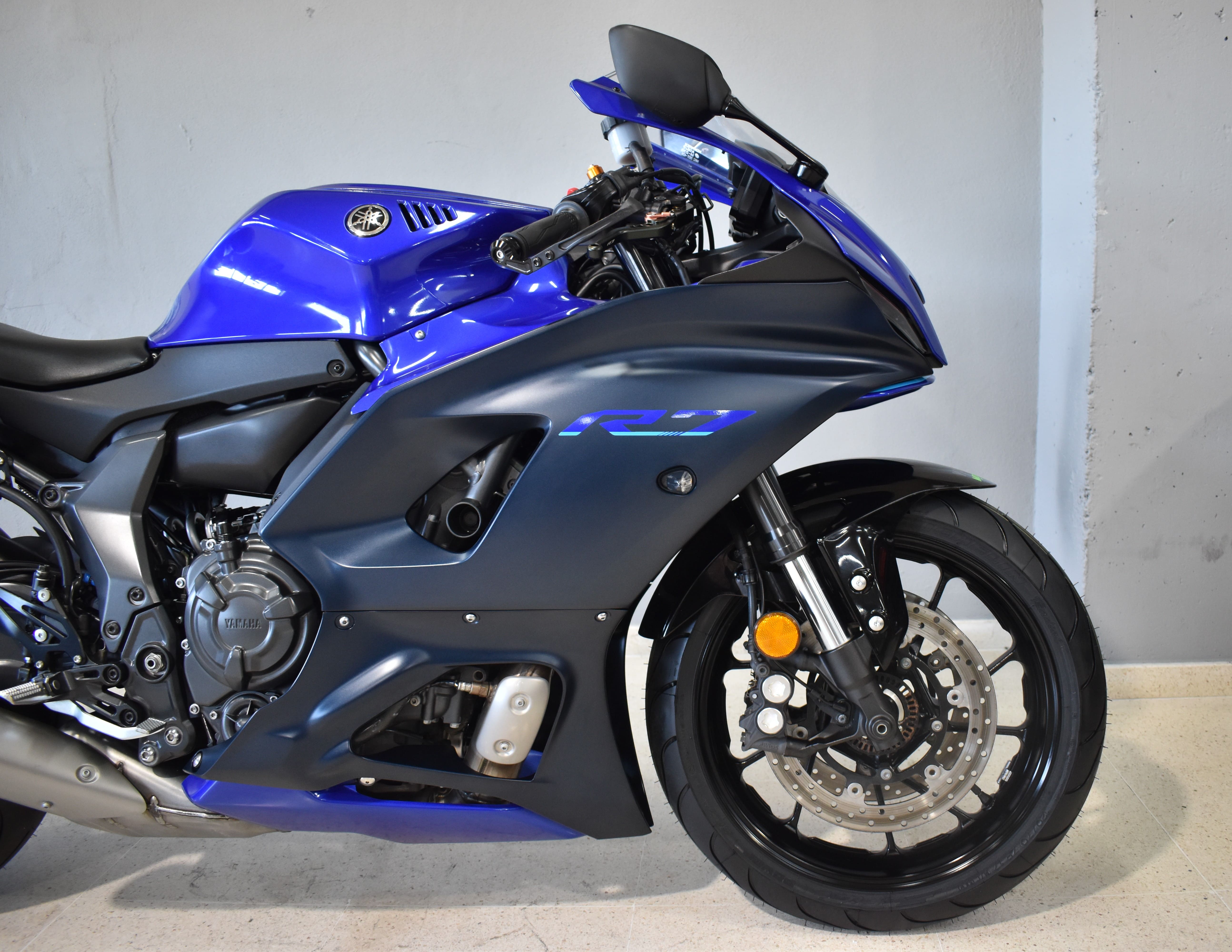Imagen de YAMAHA R7