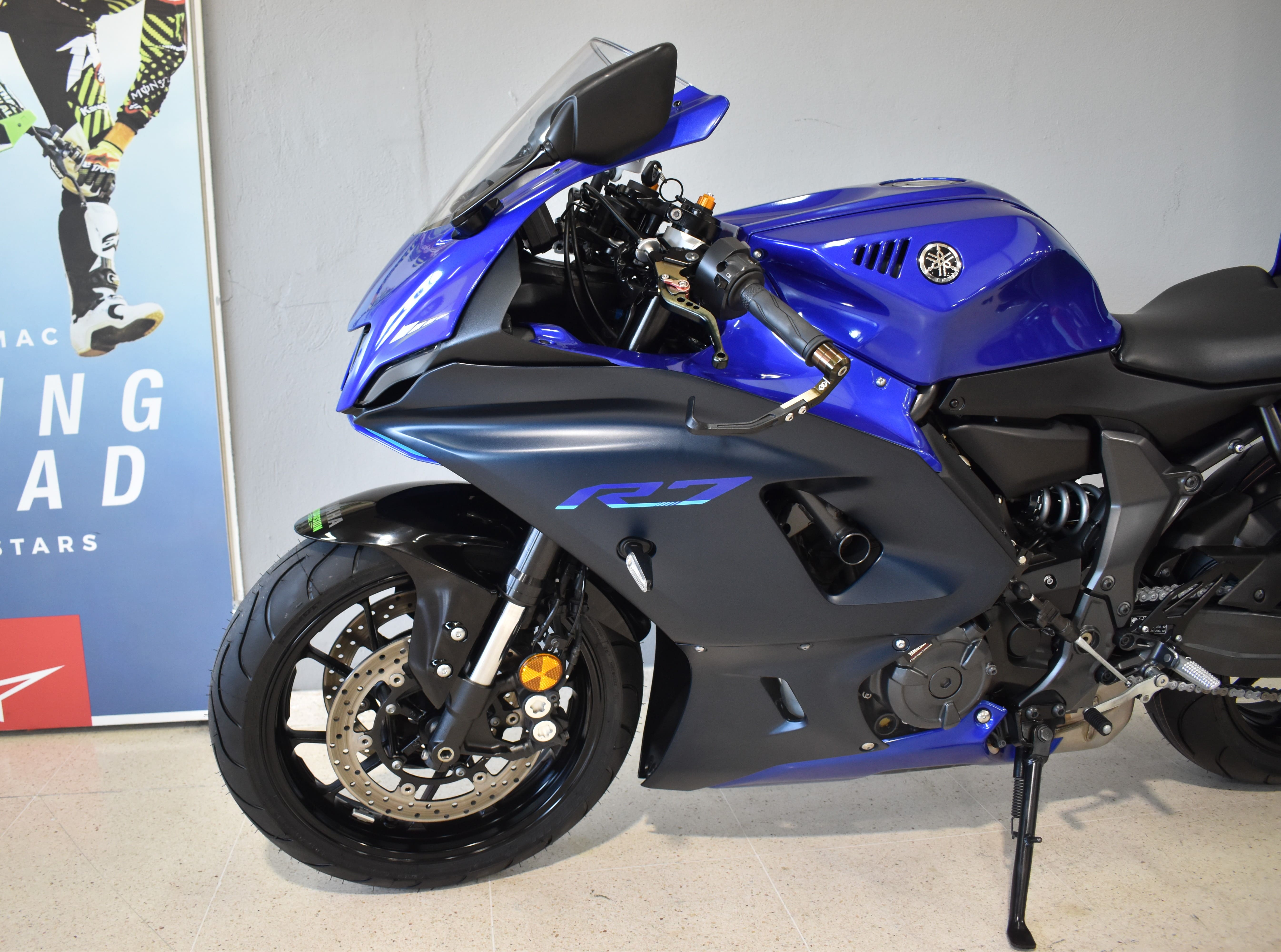 Imagen de YAMAHA R7