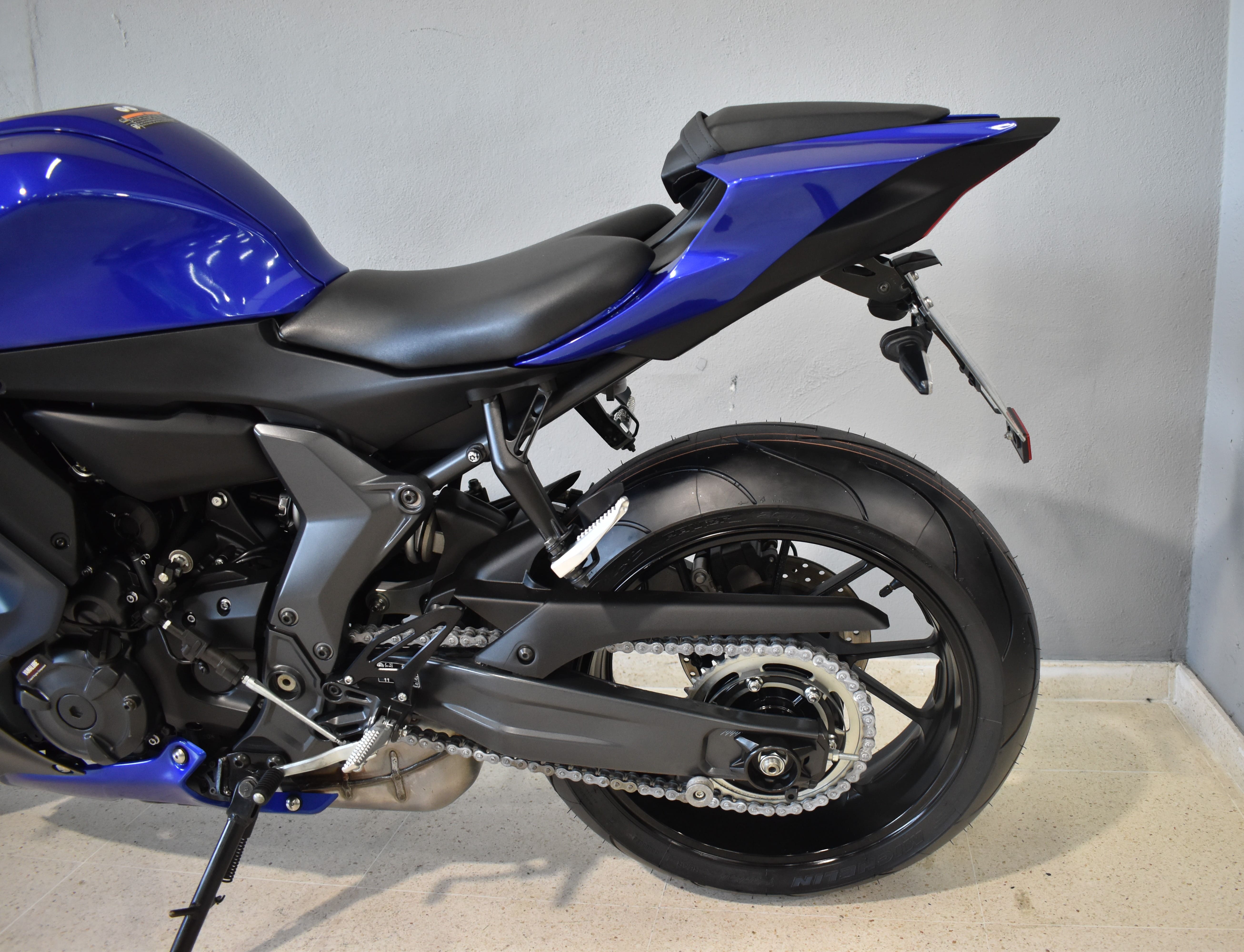 Imagen de YAMAHA R7
