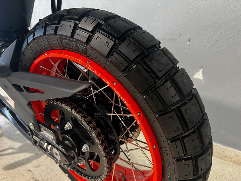 Imagen de ZONTES U1 125 LCD E5+ - MATT BLUE/ ORANGE