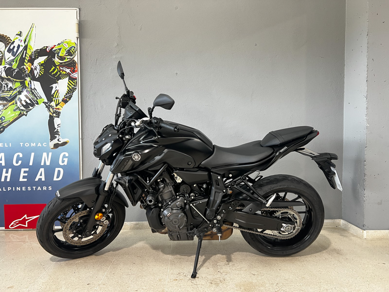 Imagen de YAMAHA MT 07 - 23 - NEGRO