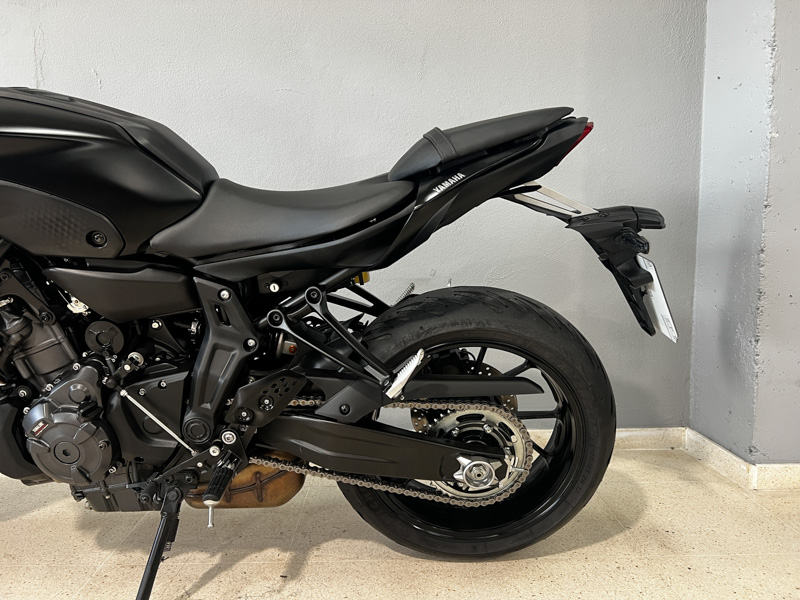 Imagen de YAMAHA MT 07 - 23 - NEGRO