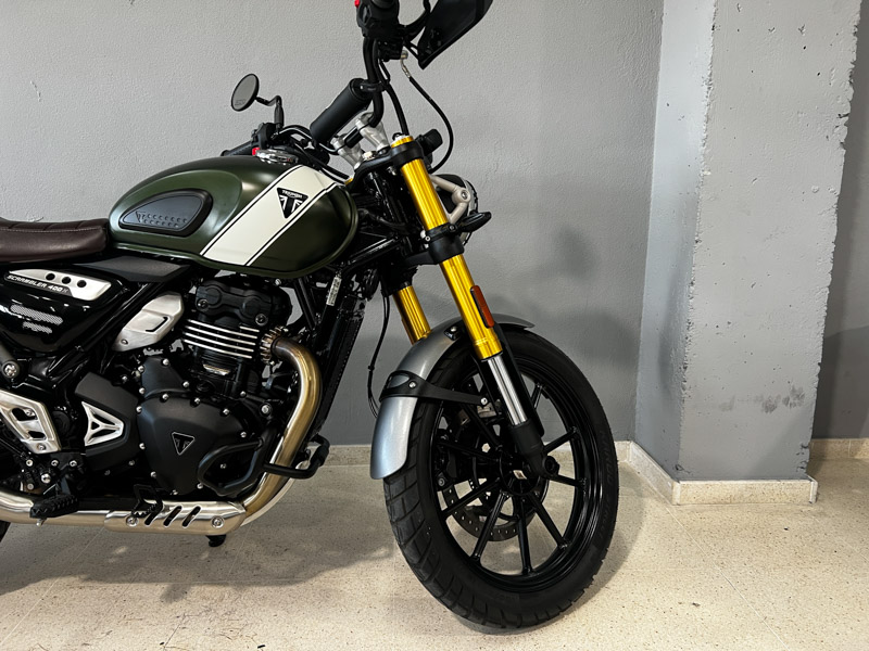 Imagen de TRIUMPH SCRAMBLER 400 X 24 - MATT KHAKI GREEN/ FUSION WHITE