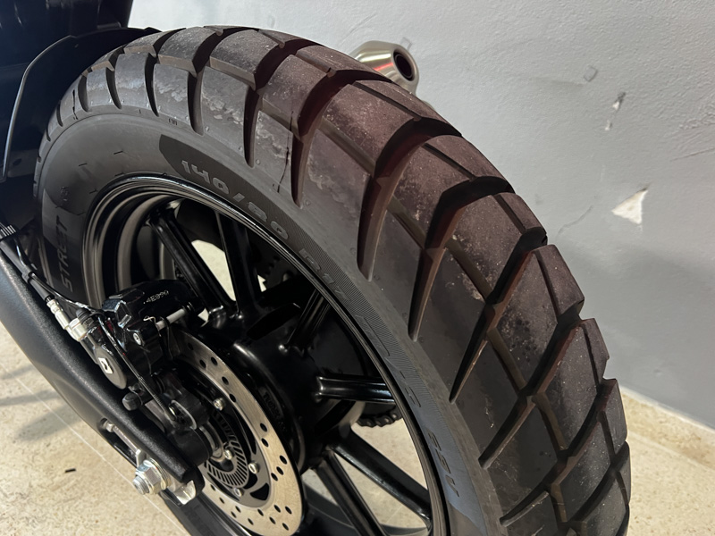 Imagen de TRIUMPH SCRAMBLER 400 X 24 - MATT KHAKI GREEN/ FUSION WHITE