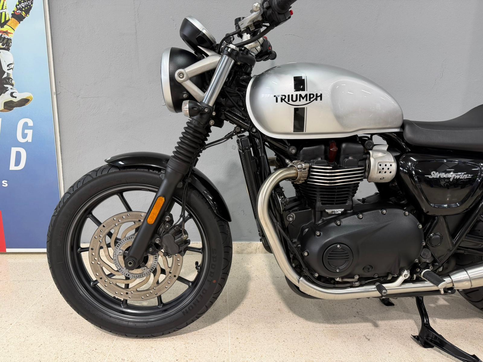 Foto 5 de TRIUMPH STREET TWIN Imagen de TRIUMPH STREET TWIN