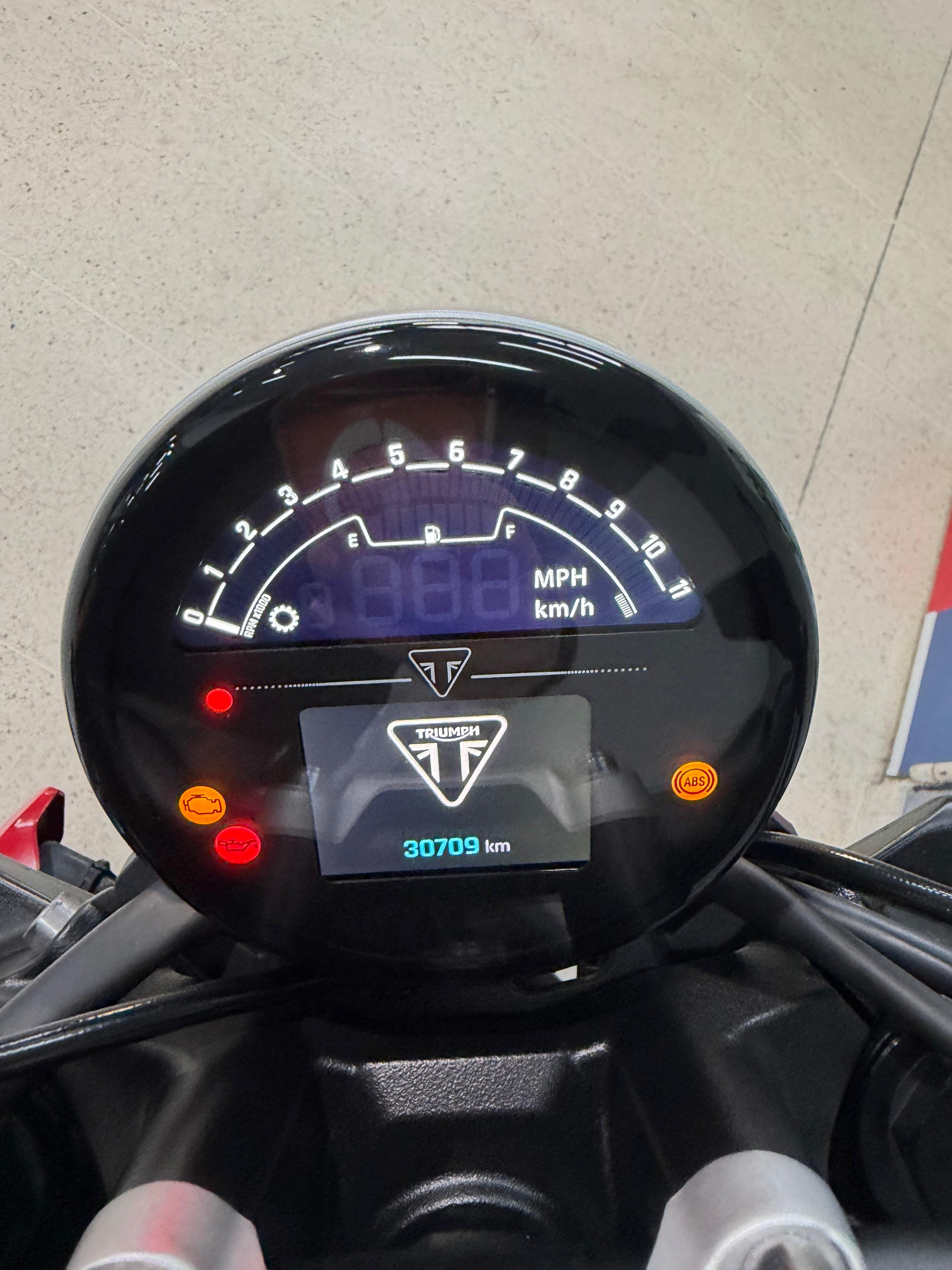 Imagen de TRIUMPH TRIDENT 660