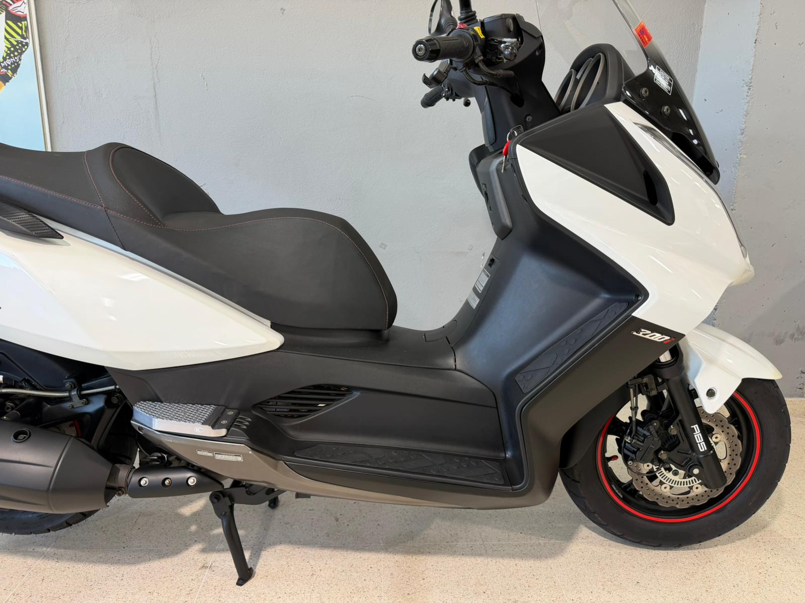Imagen de KYMCO SUPER DINK 300