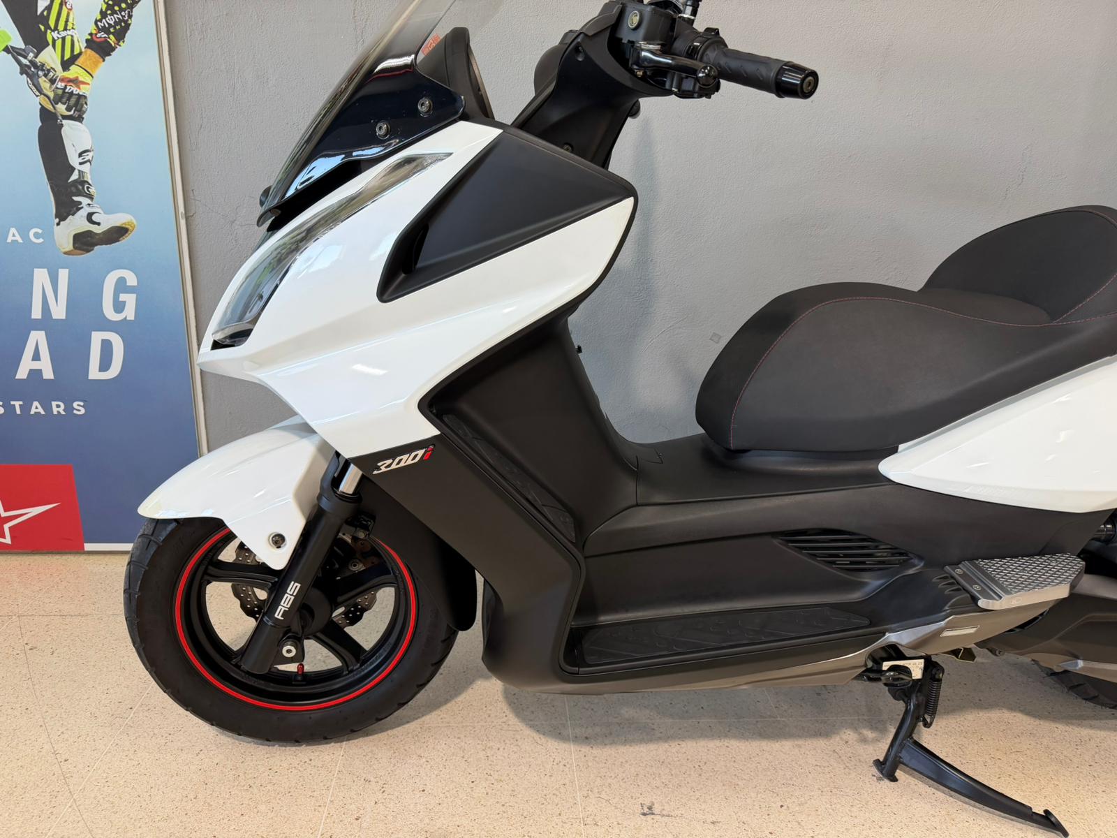 Imagen de KYMCO SUPER DINK 300