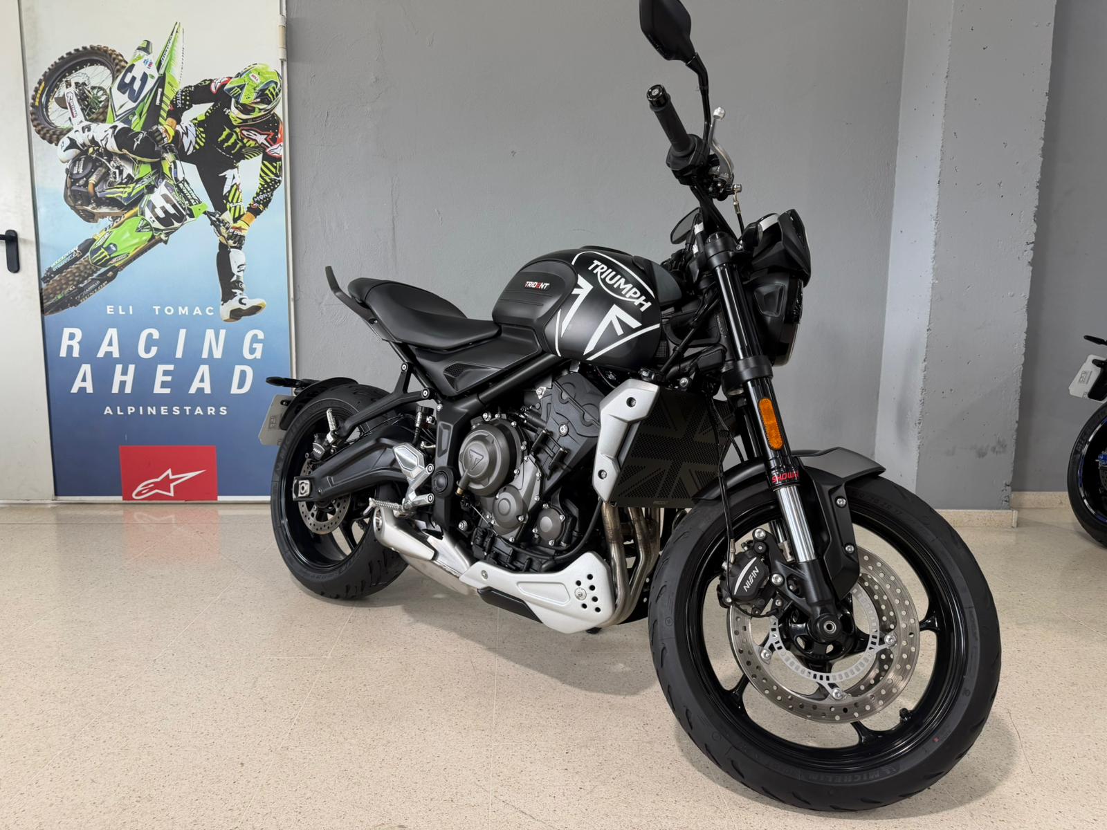 Imagen de TRIUMPH TRIDENT 660