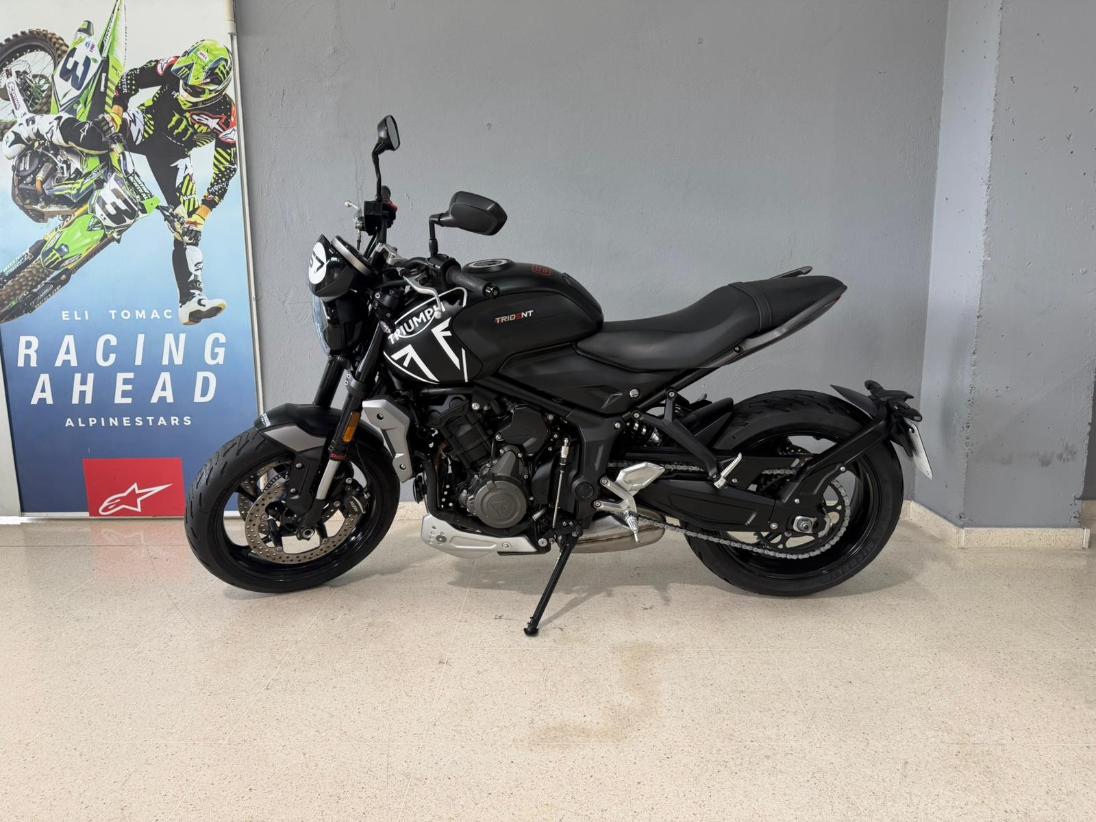 Imagen de TRIUMPH TRIDENT 660