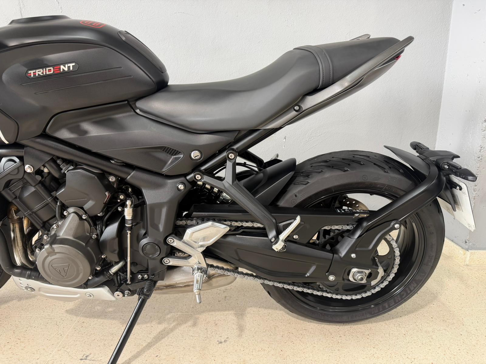 Imagen de TRIUMPH TRIDENT 660