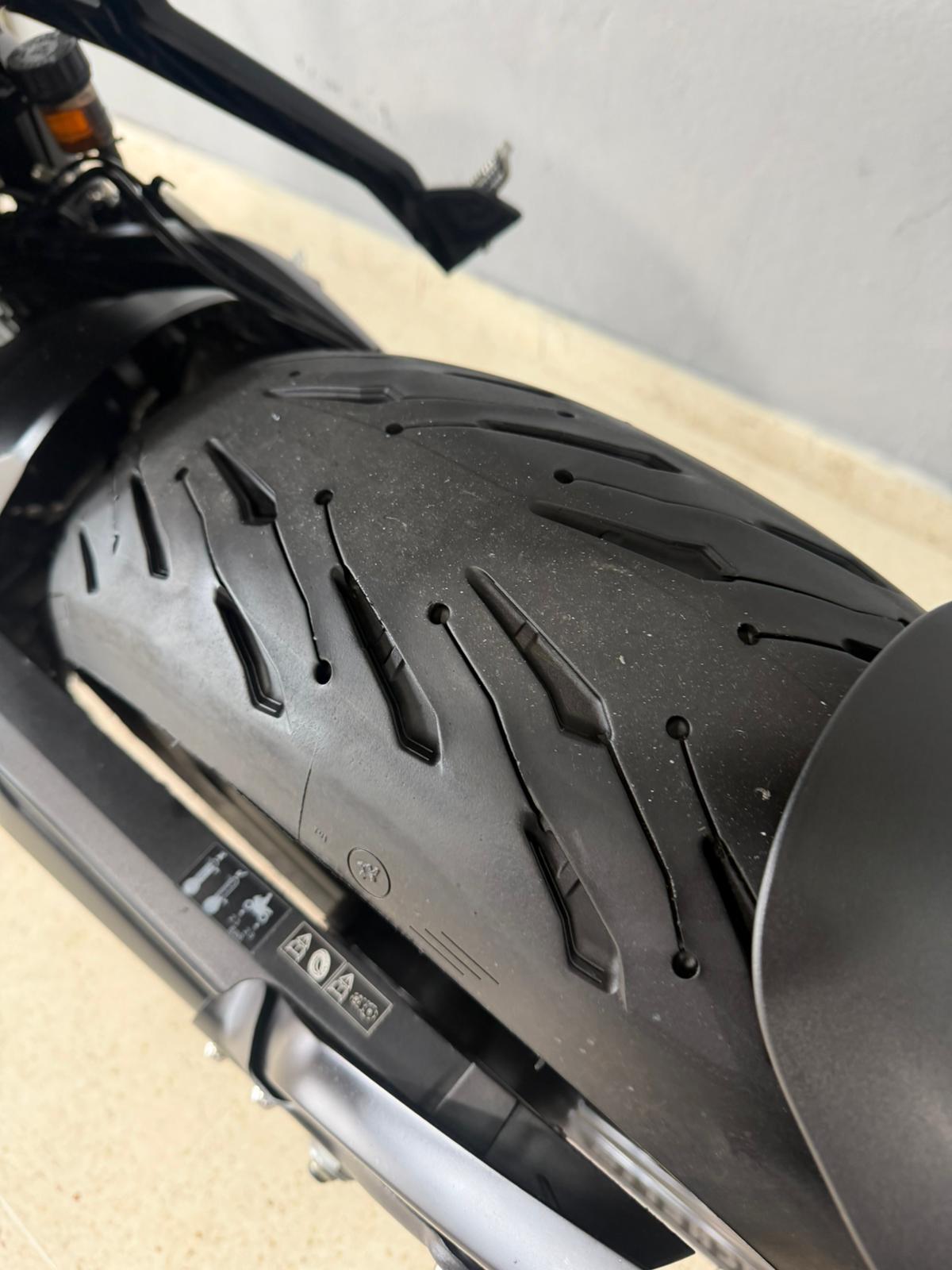 Imagen de TRIUMPH TRIDENT 660