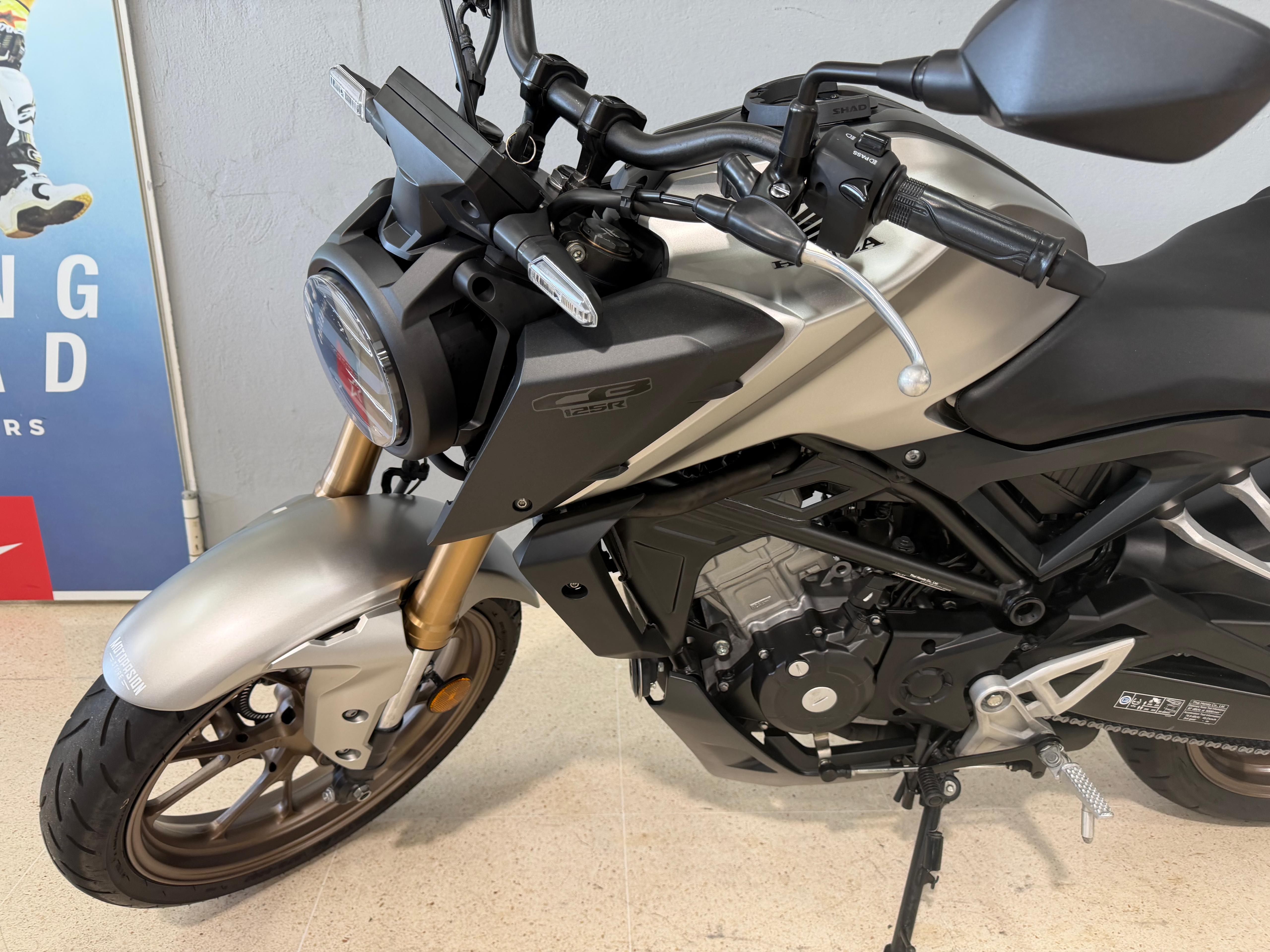 Foto 5 de HONDA CB125R Imagen de HONDA CB125R