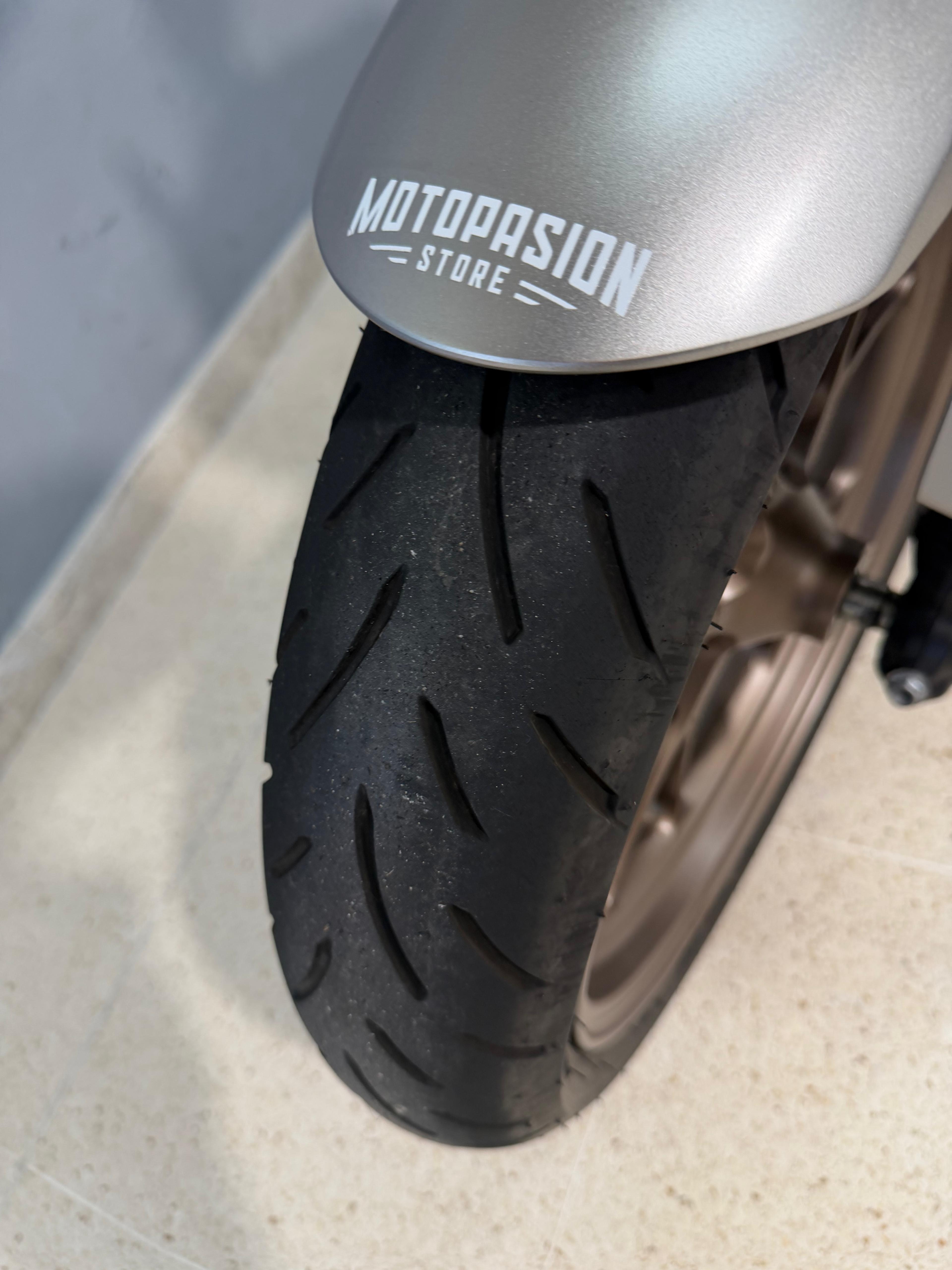 Foto 7 de HONDA CB125R Imagen de HONDA CB125R