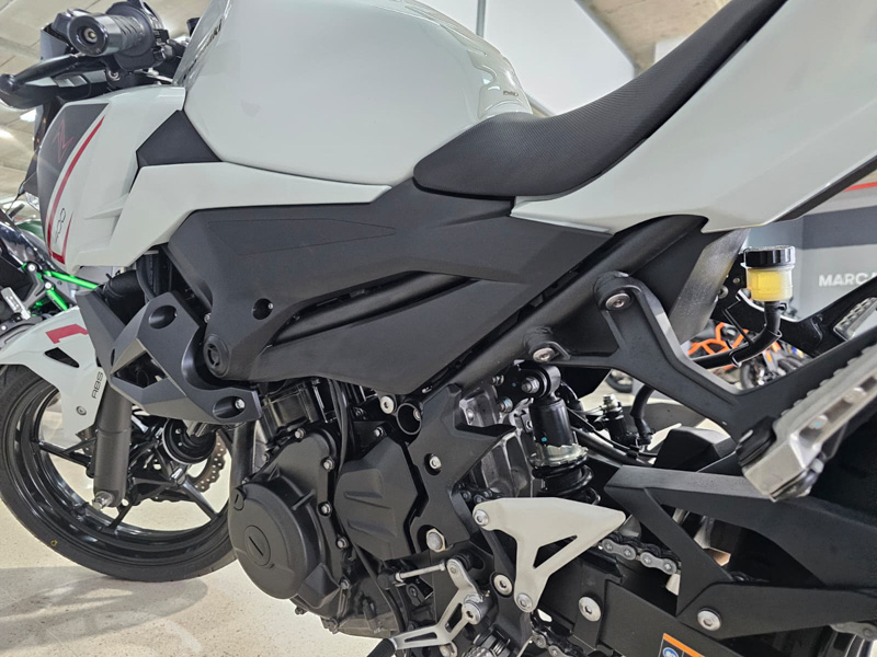 Foto 4 de KAWASAKI Z 400 Imagen de KAWASAKI Z 400