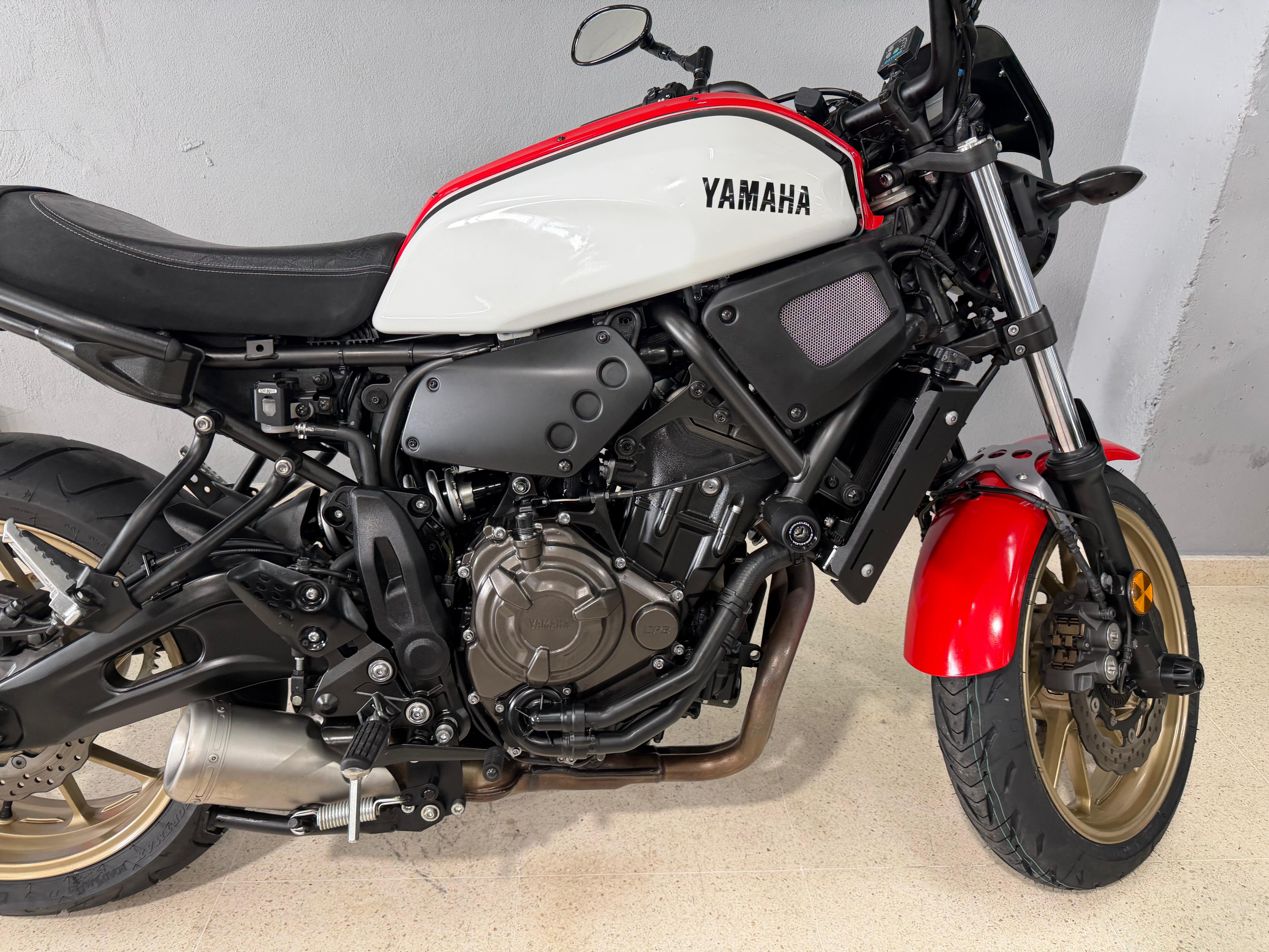 Foto 2 de YAMAHA XSR 700 Imagen de YAMAHA XSR 700
