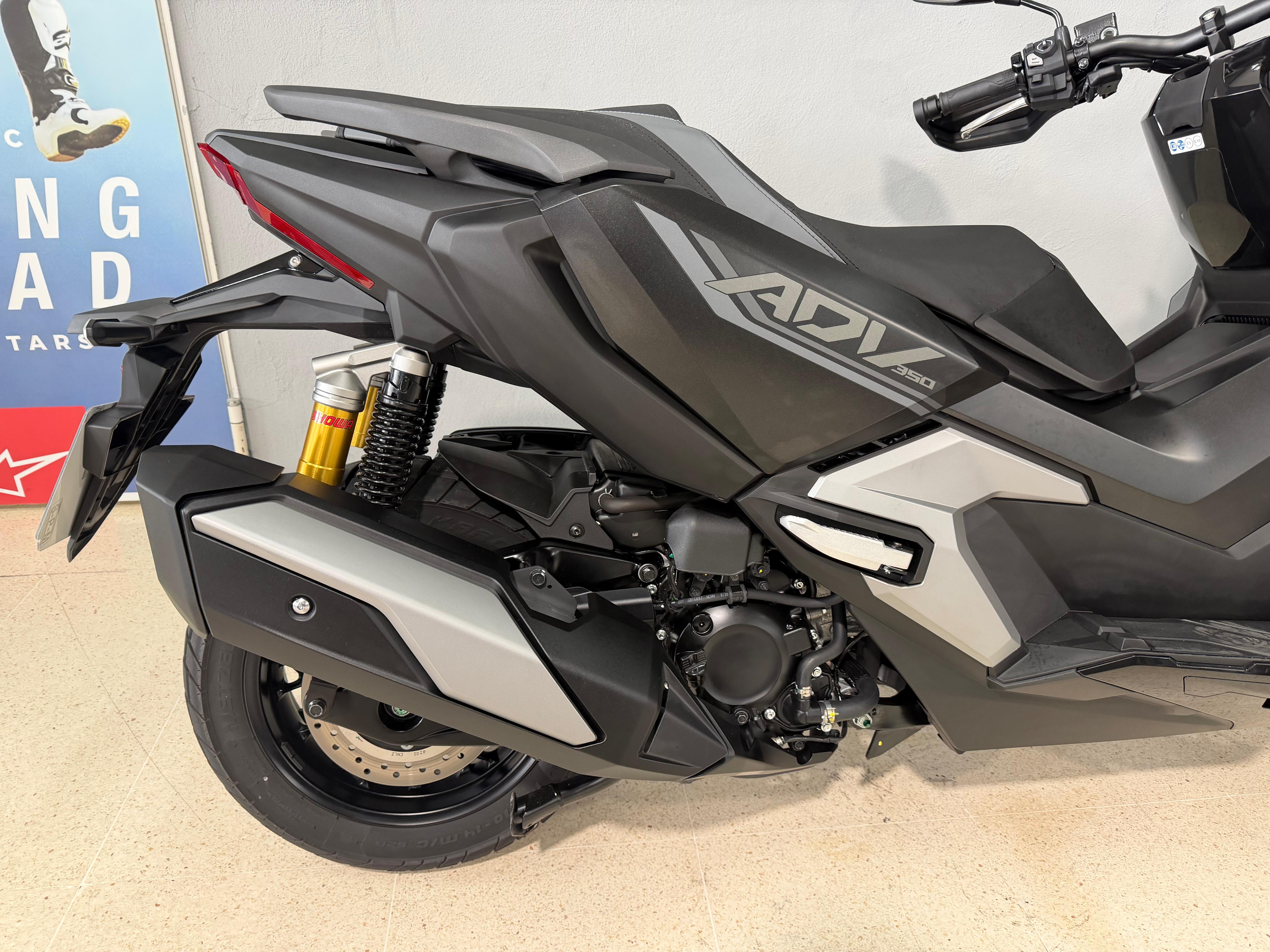 Imagen de HONDA ADV 350