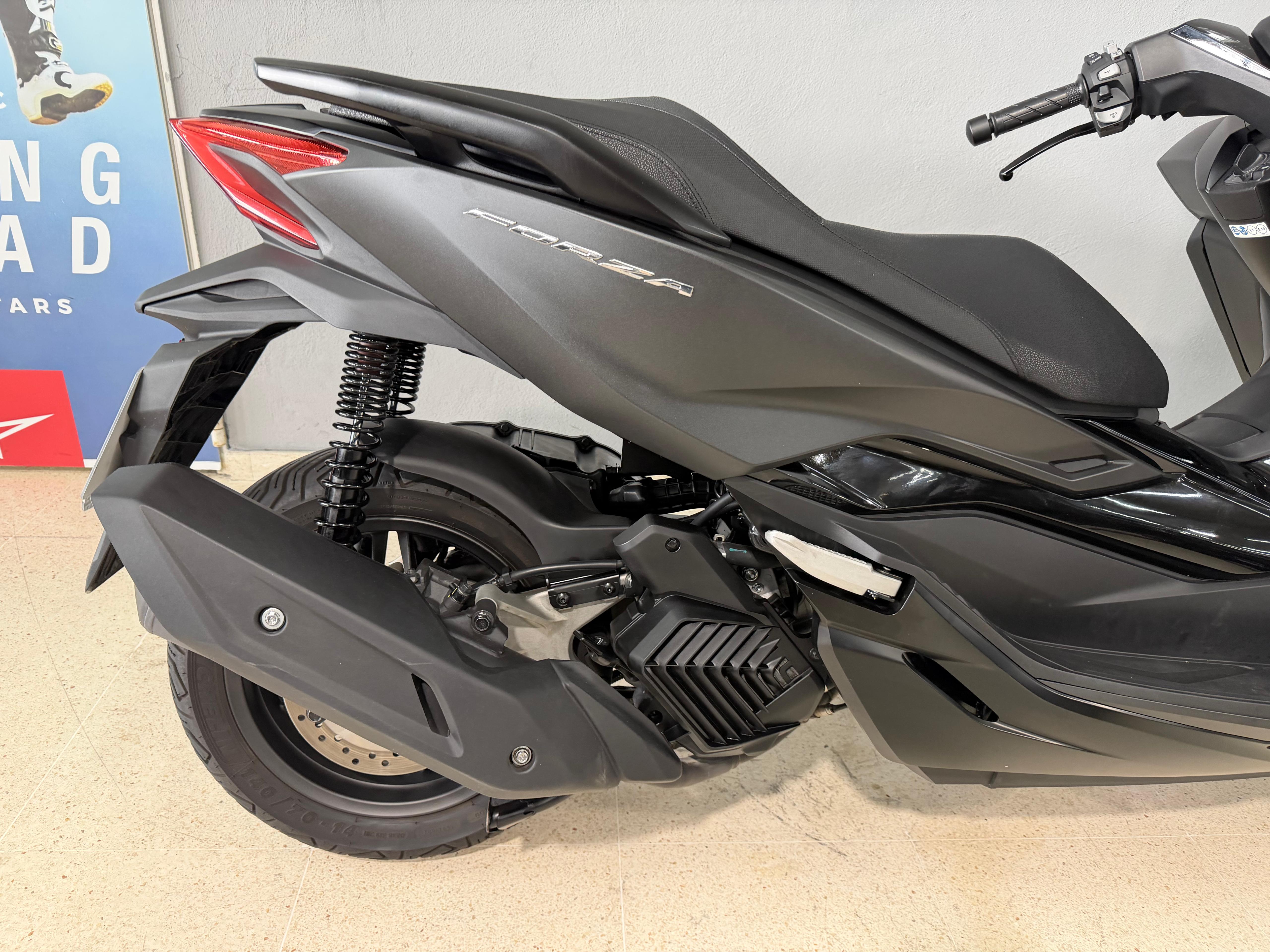 Foto 1 de HONDA FORZA 125 Imagen de HONDA FORZA 125