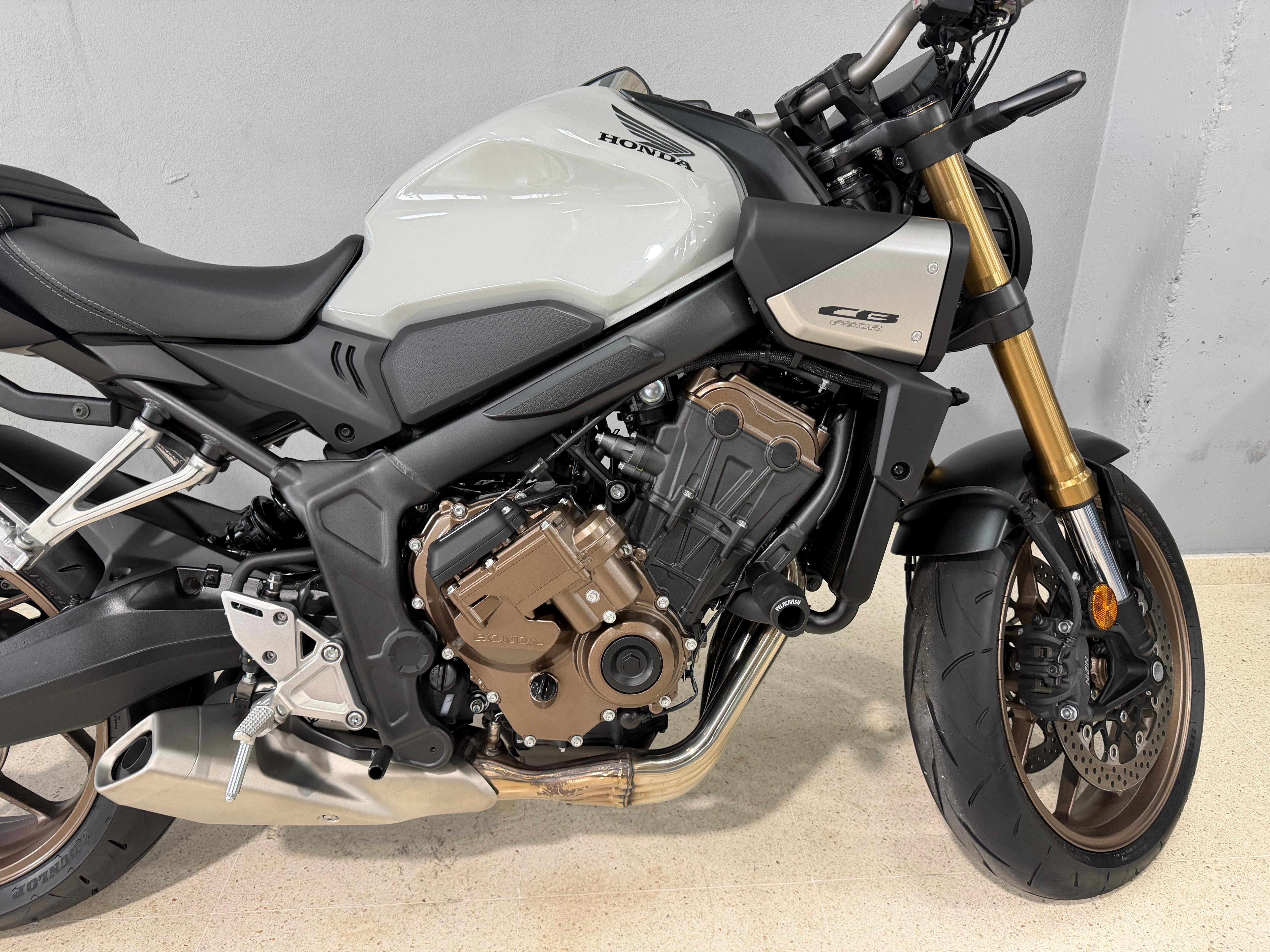 Foto 2 de HONDA CB650R E-CLUTCH Imagen de HONDA CB650R E-CLUTCH