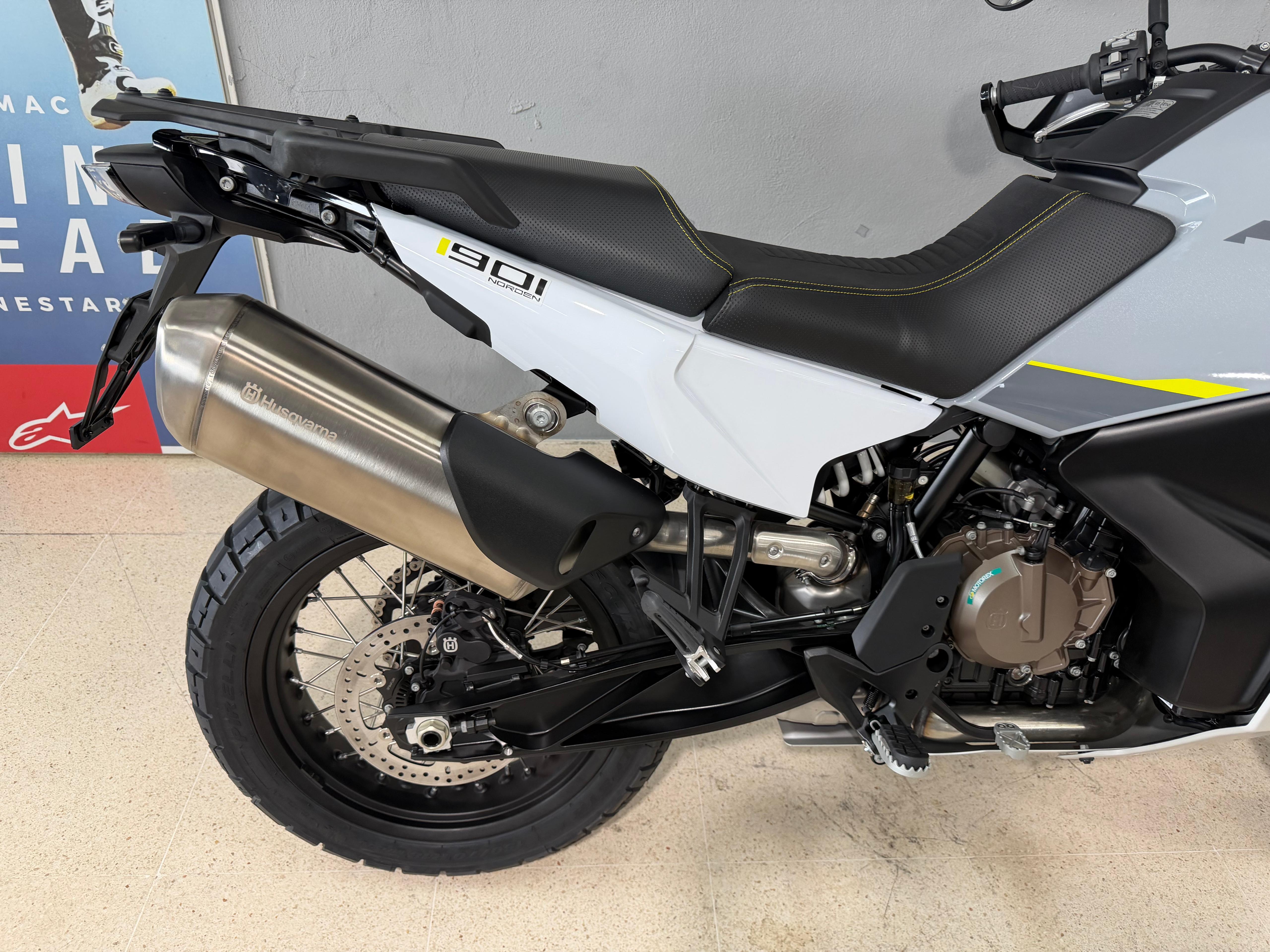 Imagen de HUSQVARNA NORDEN 901 EXPEDITION 26 - BLANCO