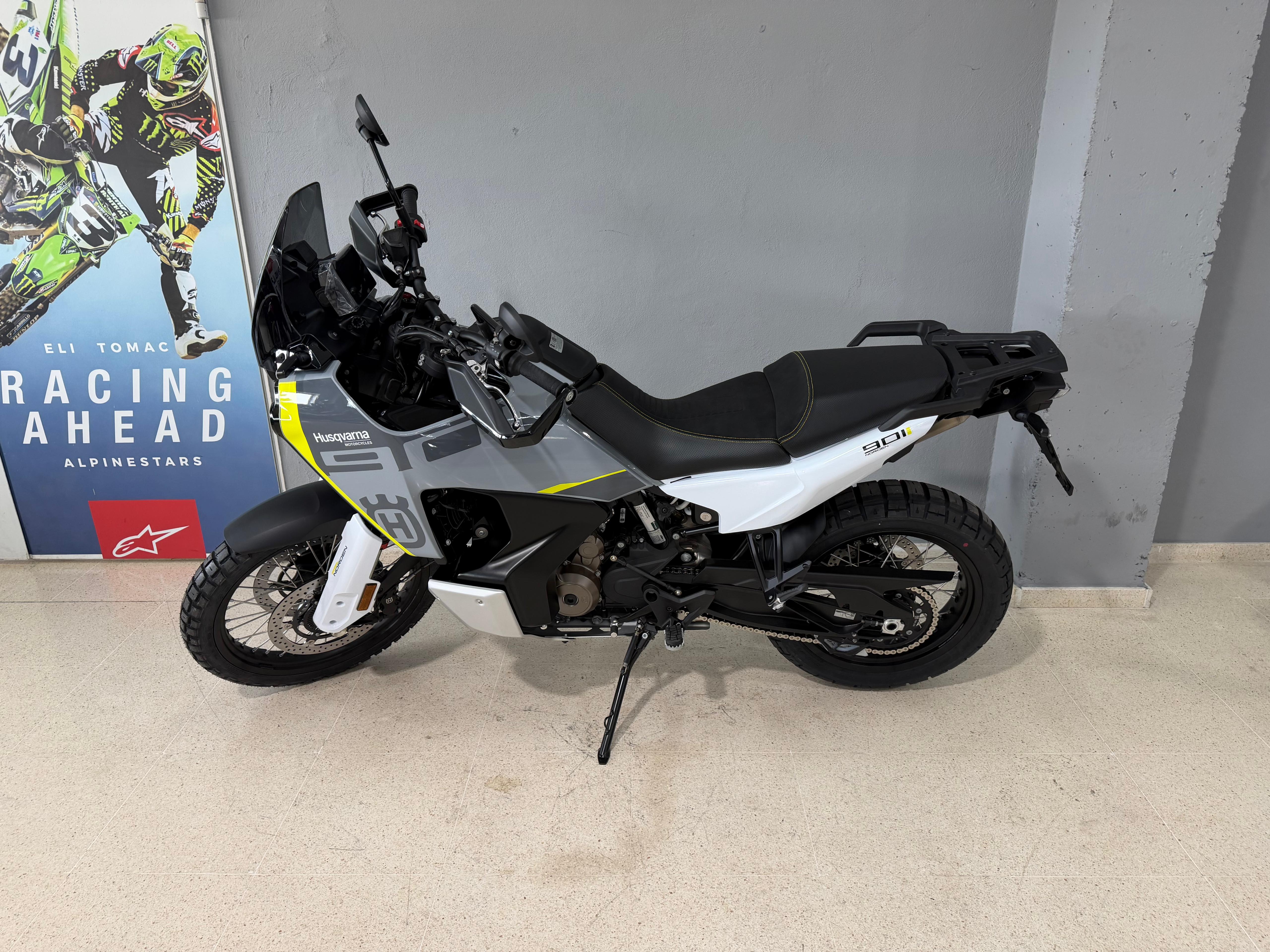 Imagen de HUSQVARNA NORDEN 901 EXPEDITION 26 - BLANCO
