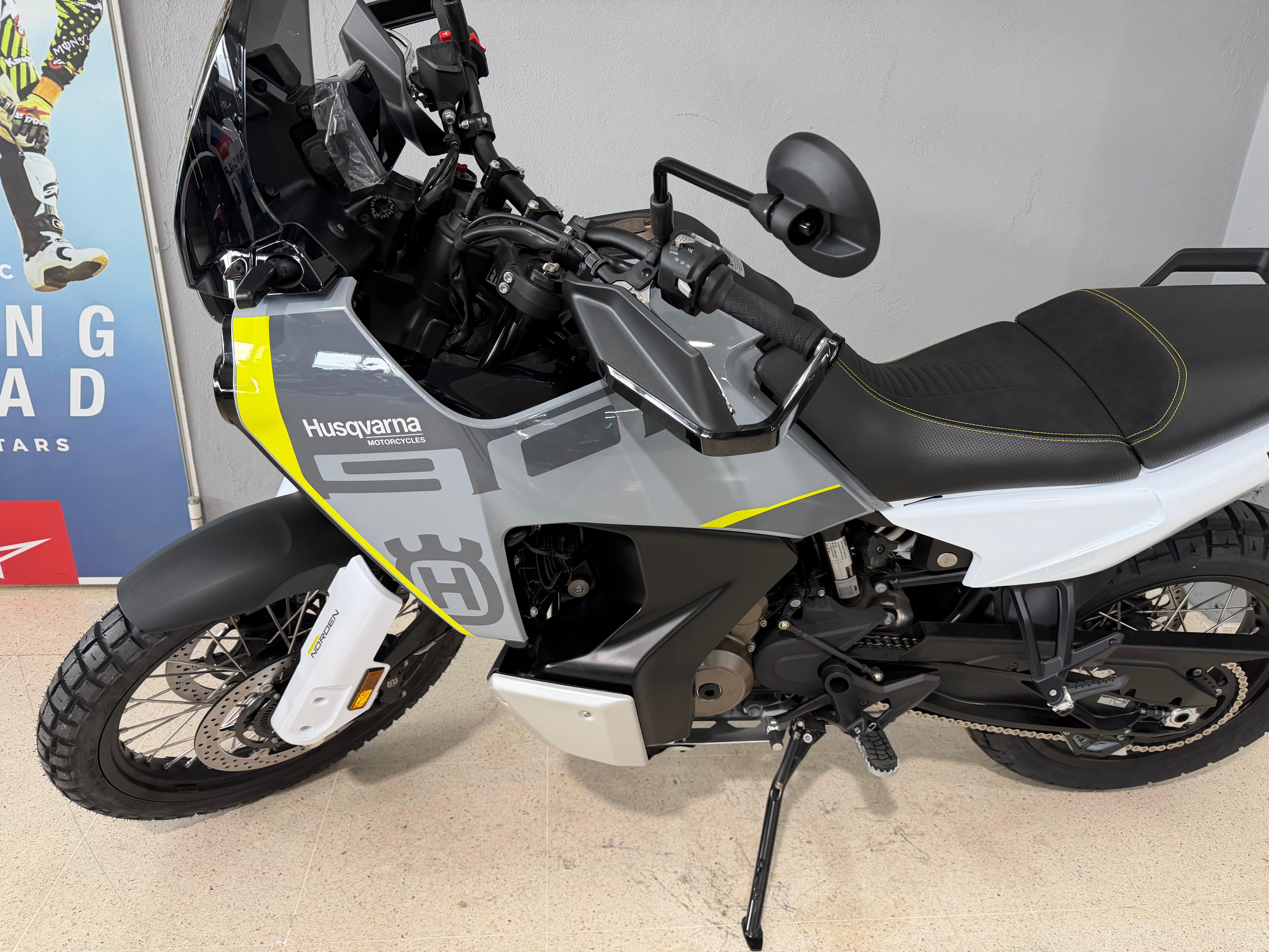Imagen de HUSQVARNA NORDEN 901 EXPEDITION 26 - BLANCO