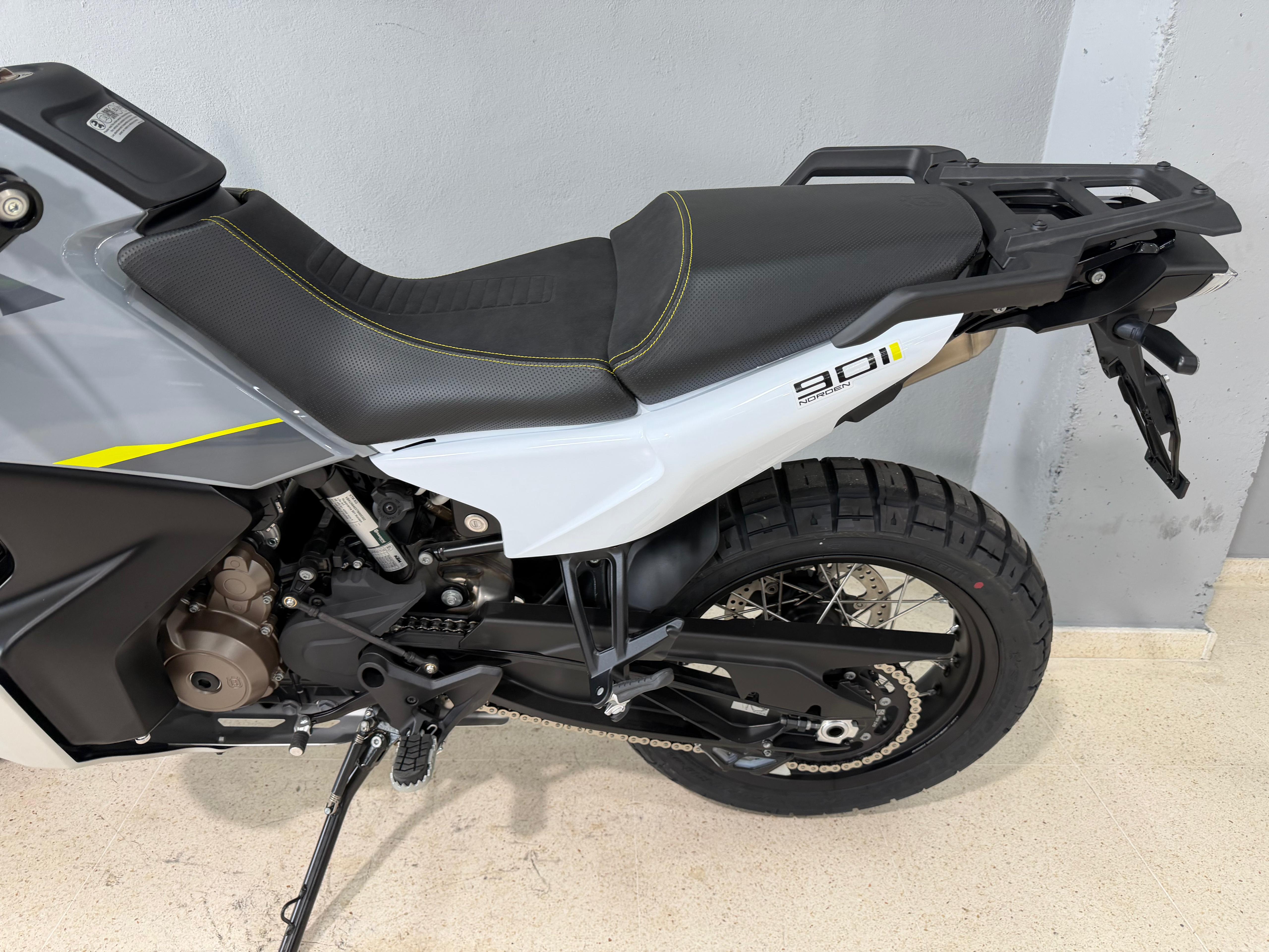Imagen de HUSQVARNA NORDEN 901 EXPEDITION 26 - BLANCO