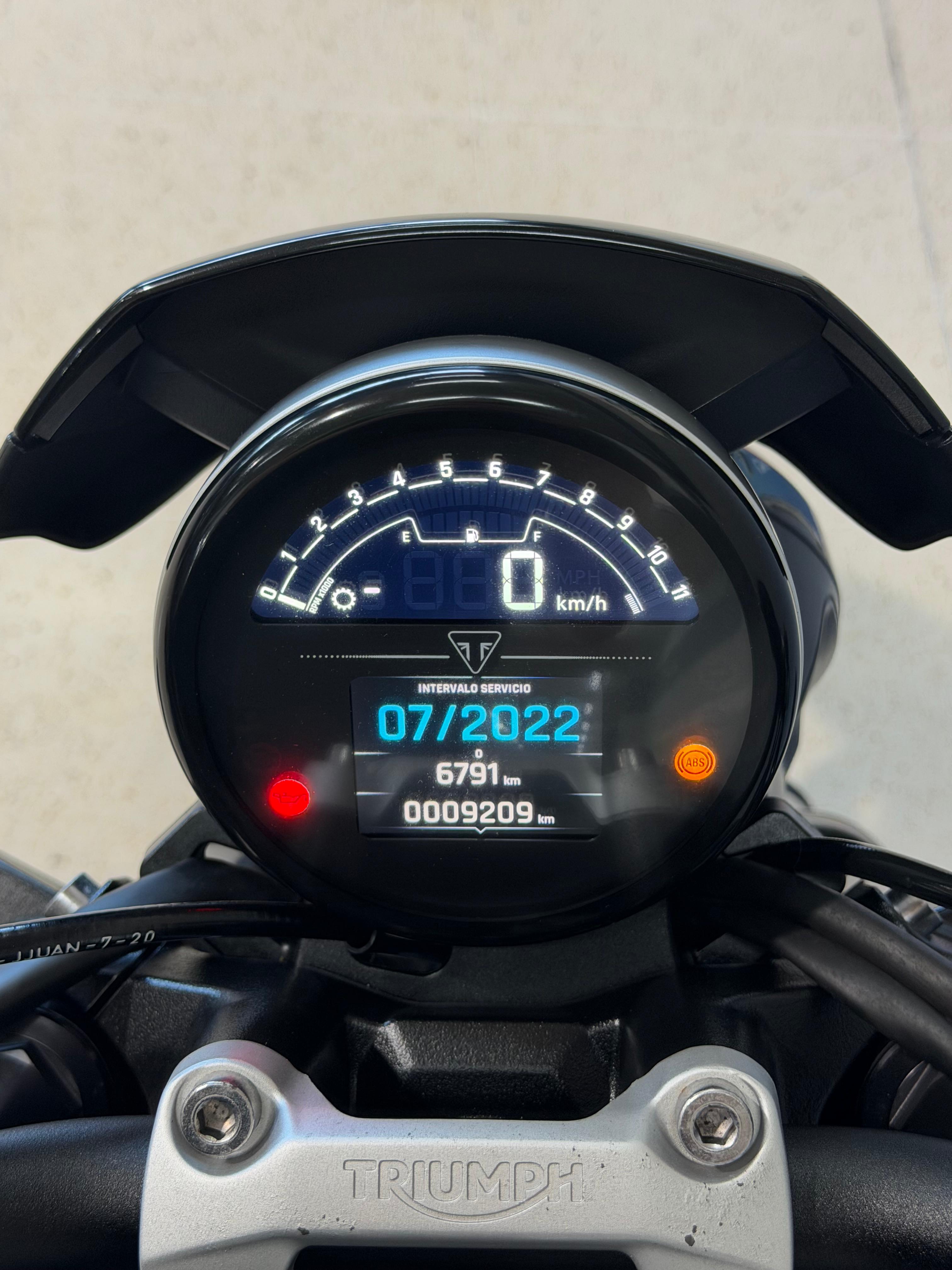 Imagen de TRIUMPH TRIDENT 660