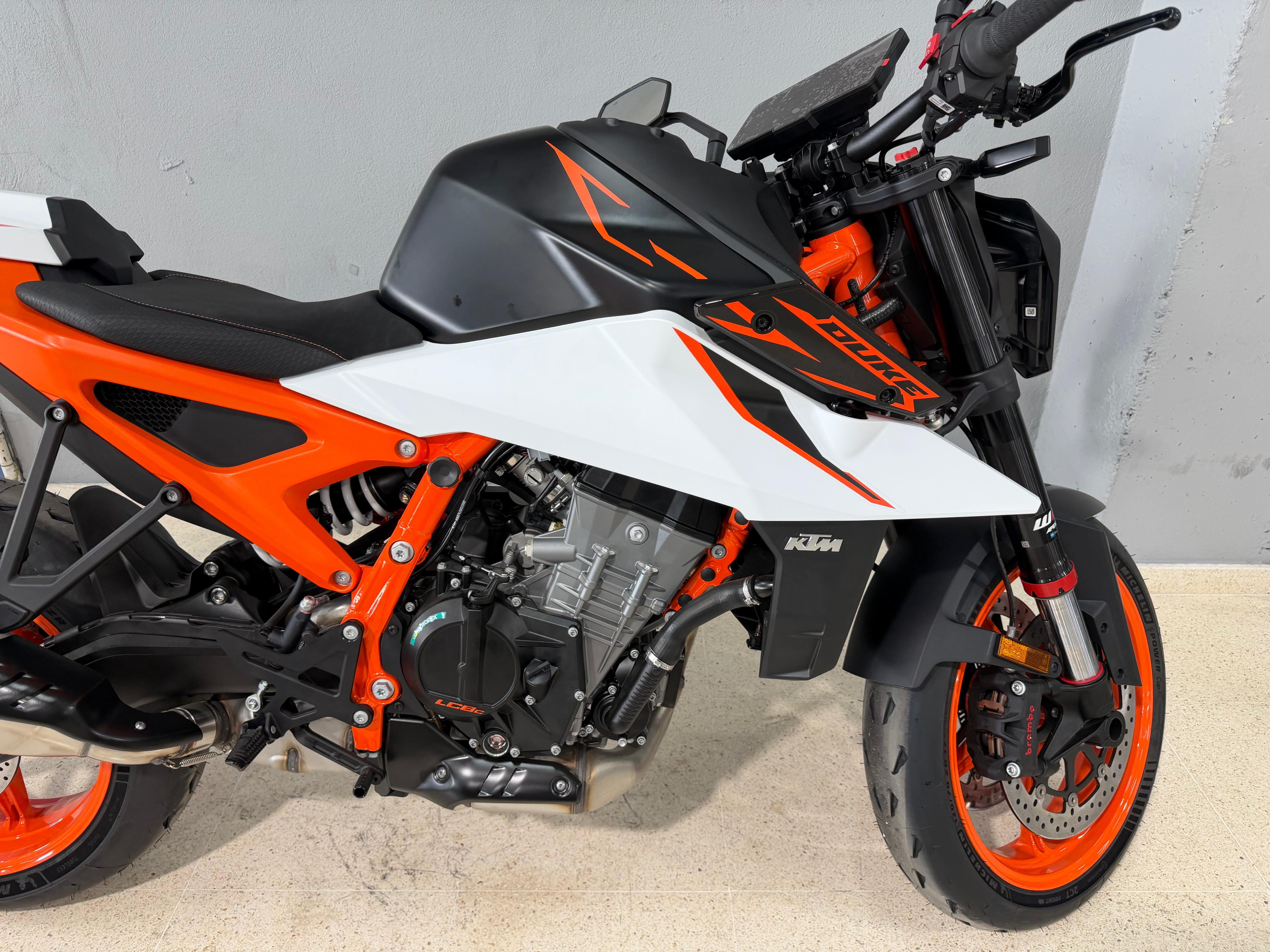 Foto 2 de KTM 990 DUKE R Imagen de KTM 990 DUKE R