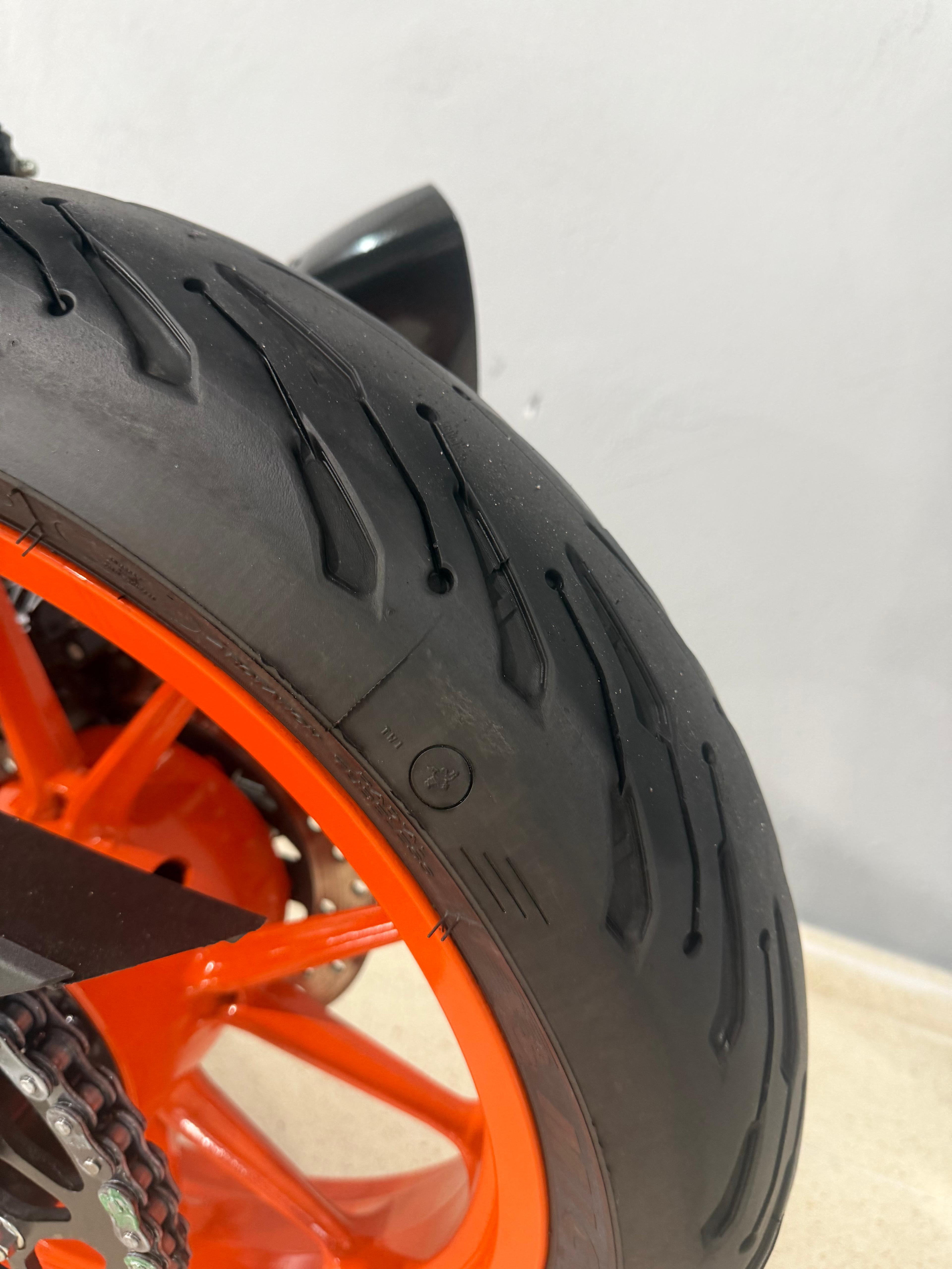 Foto 8 de KTM 125 DUKE 22 - PLATA Imagen de KTM 125 DUKE 22 - PLATA