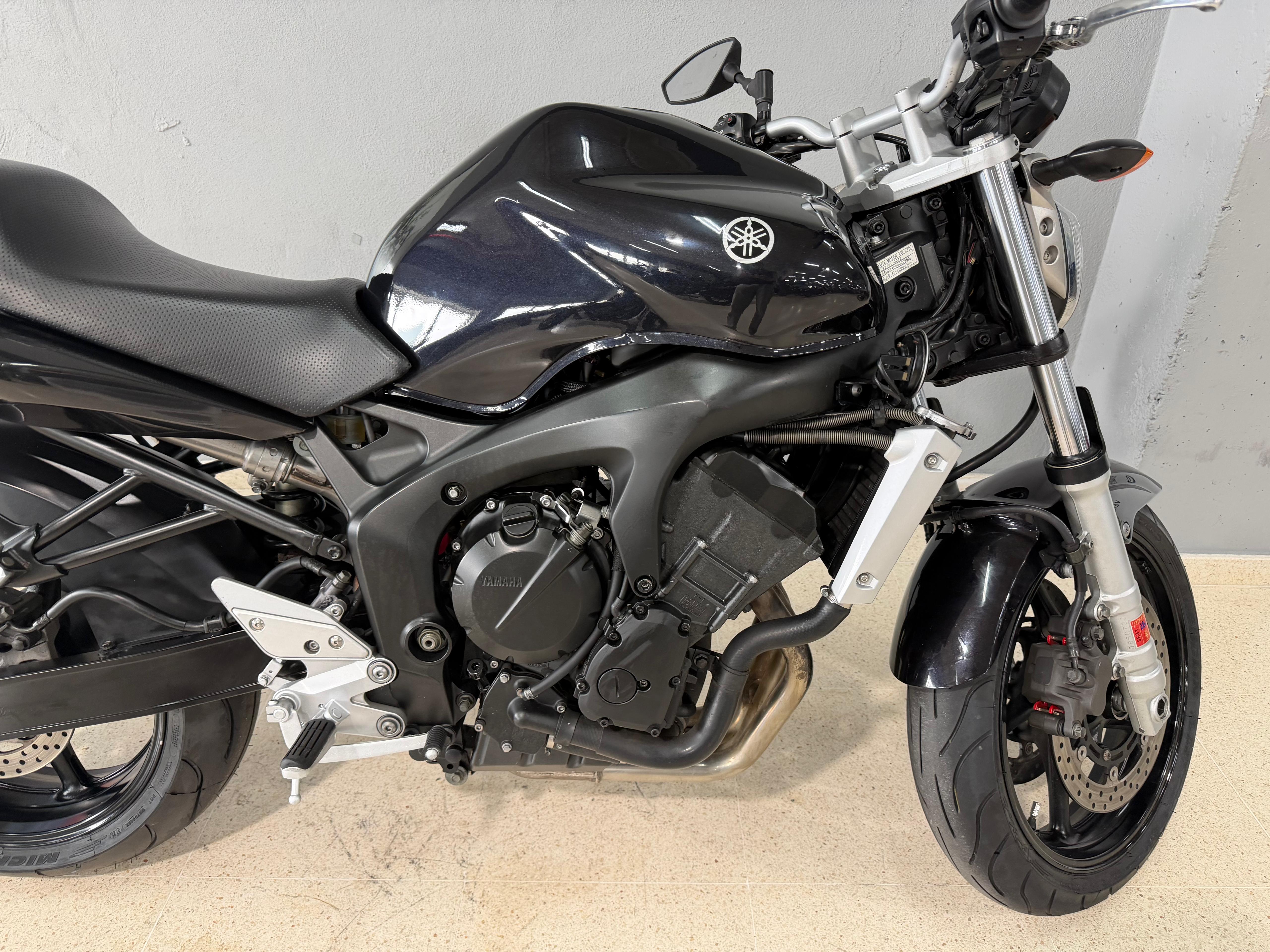 Foto 2 de YAMAHA FZ6 Imagen de YAMAHA FZ6