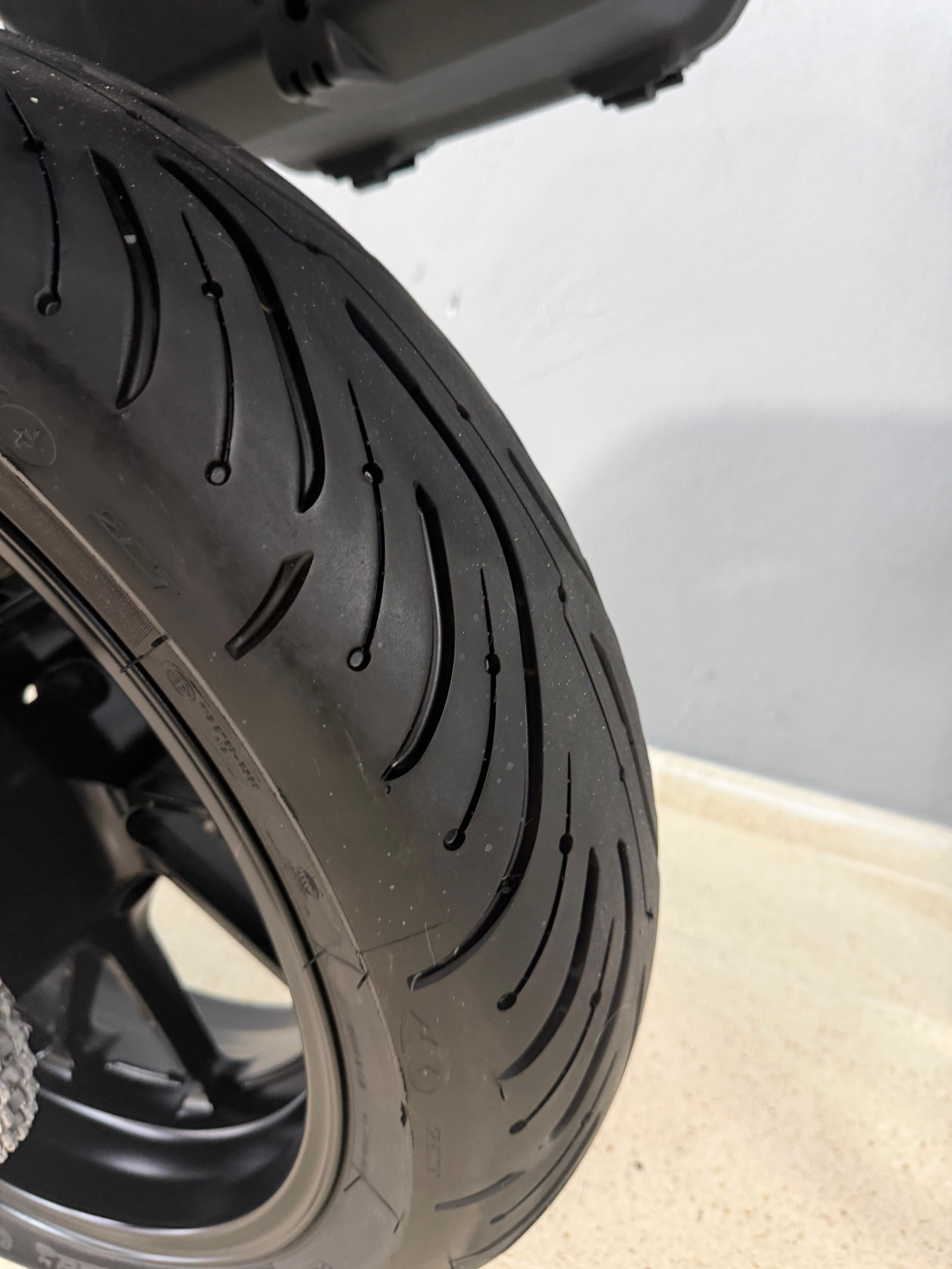 Imagen de YAMAHA TRACER 07 (MTT690) - GRIS