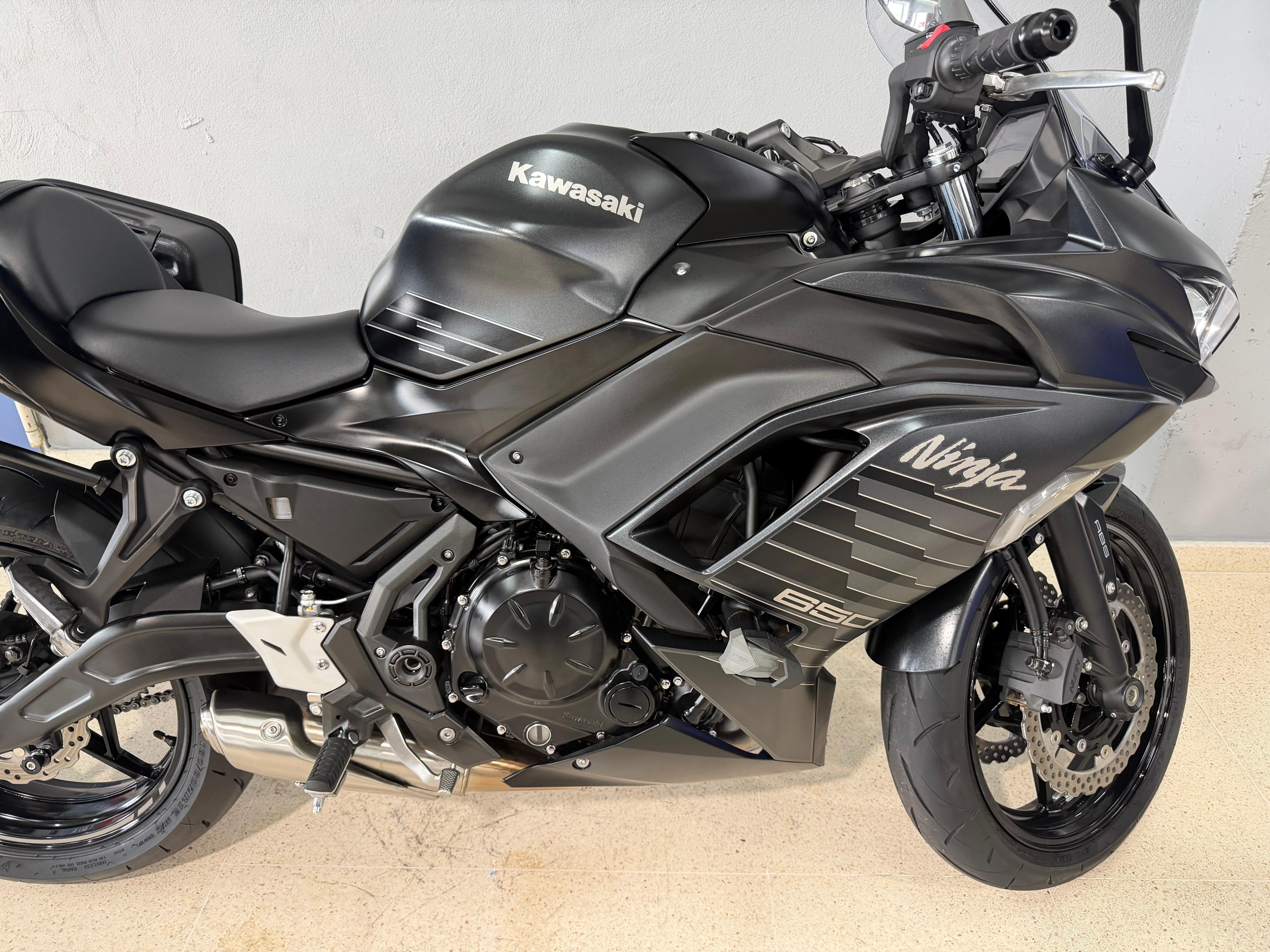 Foto 2 de KAWASAKI NINJA 650 ABS 25 - NEGRO Imagen de KAWASAKI NINJA 650 ABS 25 - NEGRO
