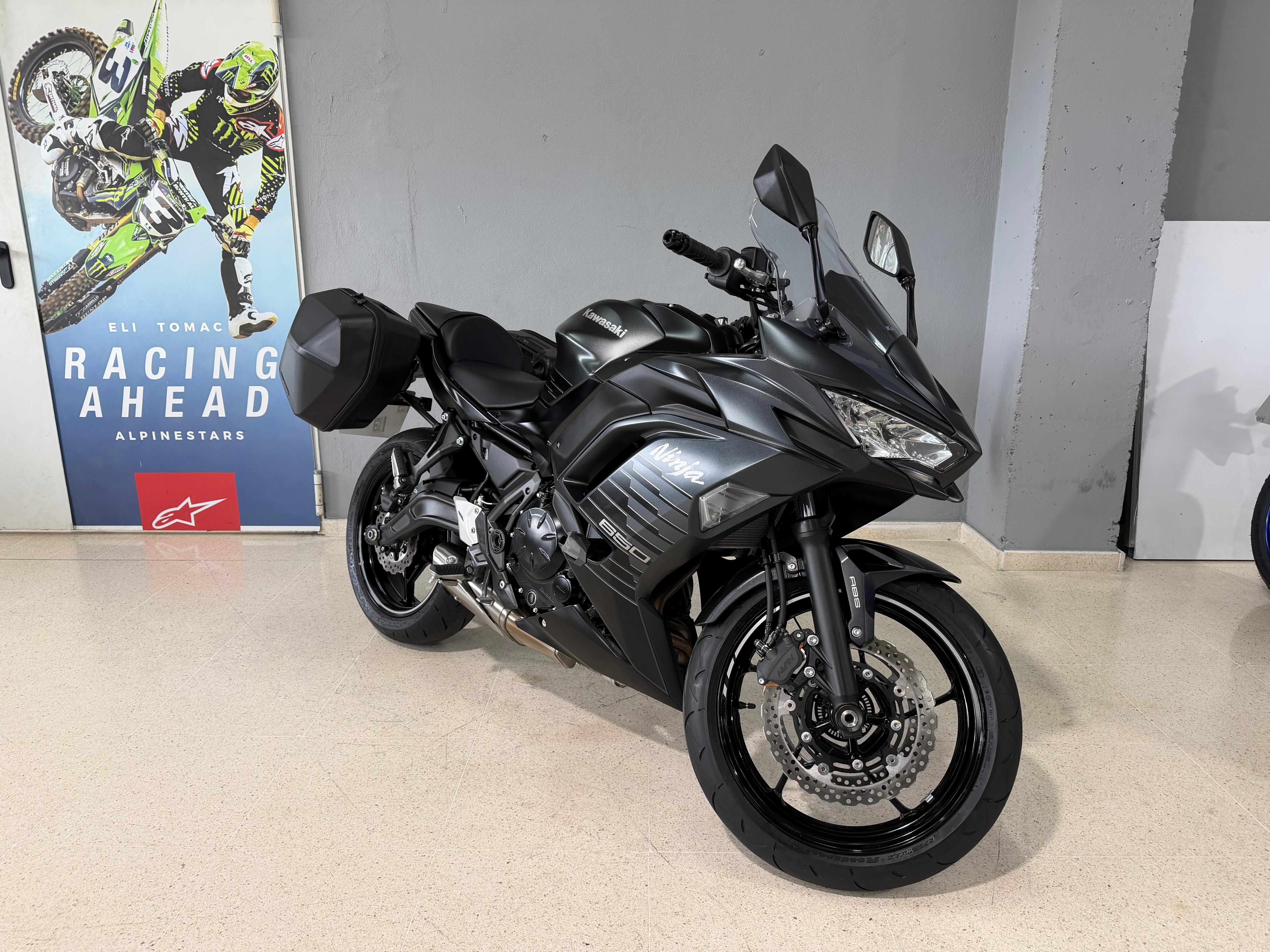 Foto 3 de KAWASAKI NINJA 650 ABS 25 - NEGRO Imagen de KAWASAKI NINJA 650 ABS 25 - NEGRO