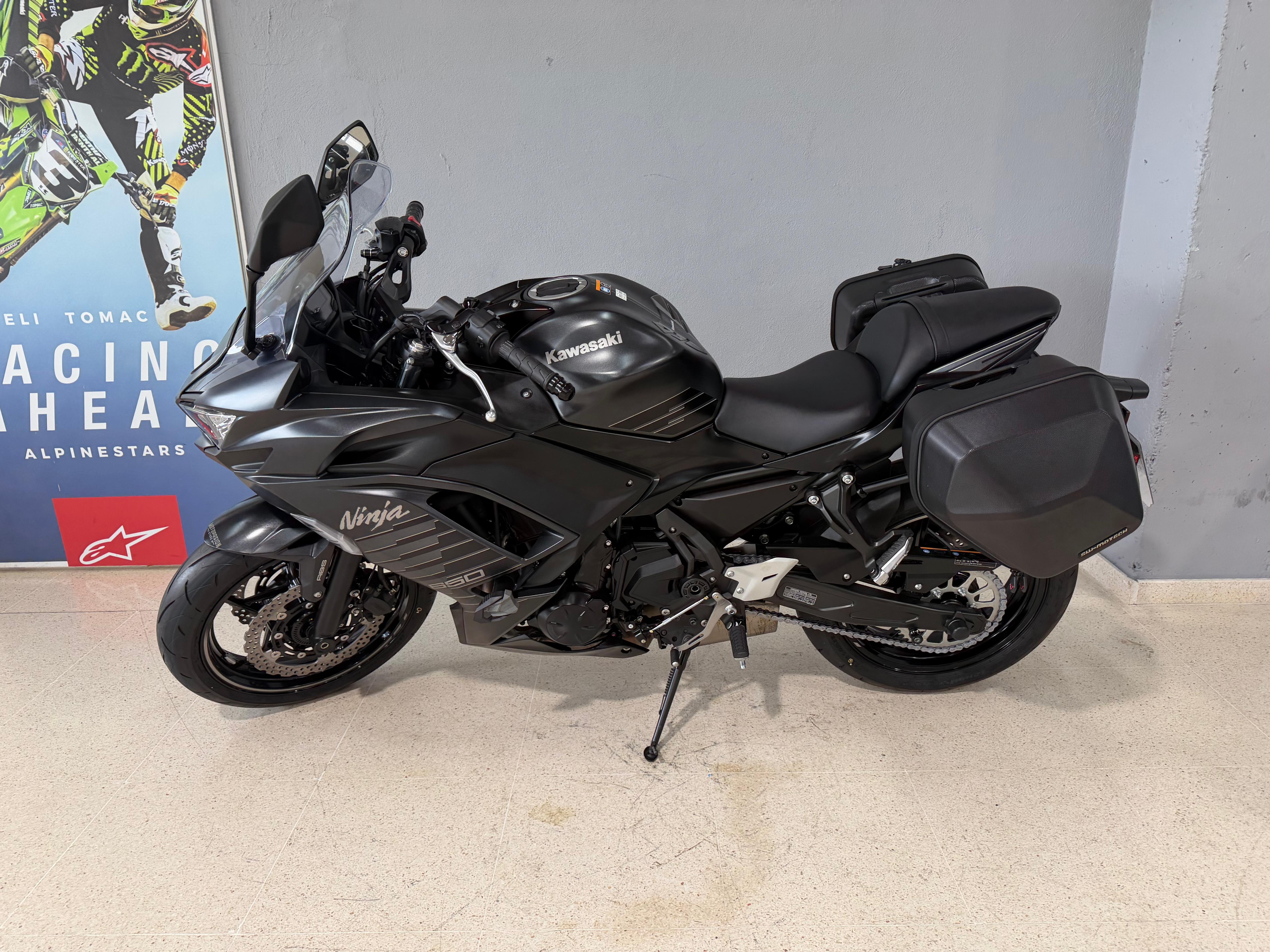 Foto 4 de KAWASAKI NINJA 650 ABS 25 - NEGRO Imagen de KAWASAKI NINJA 650 ABS 25 - NEGRO