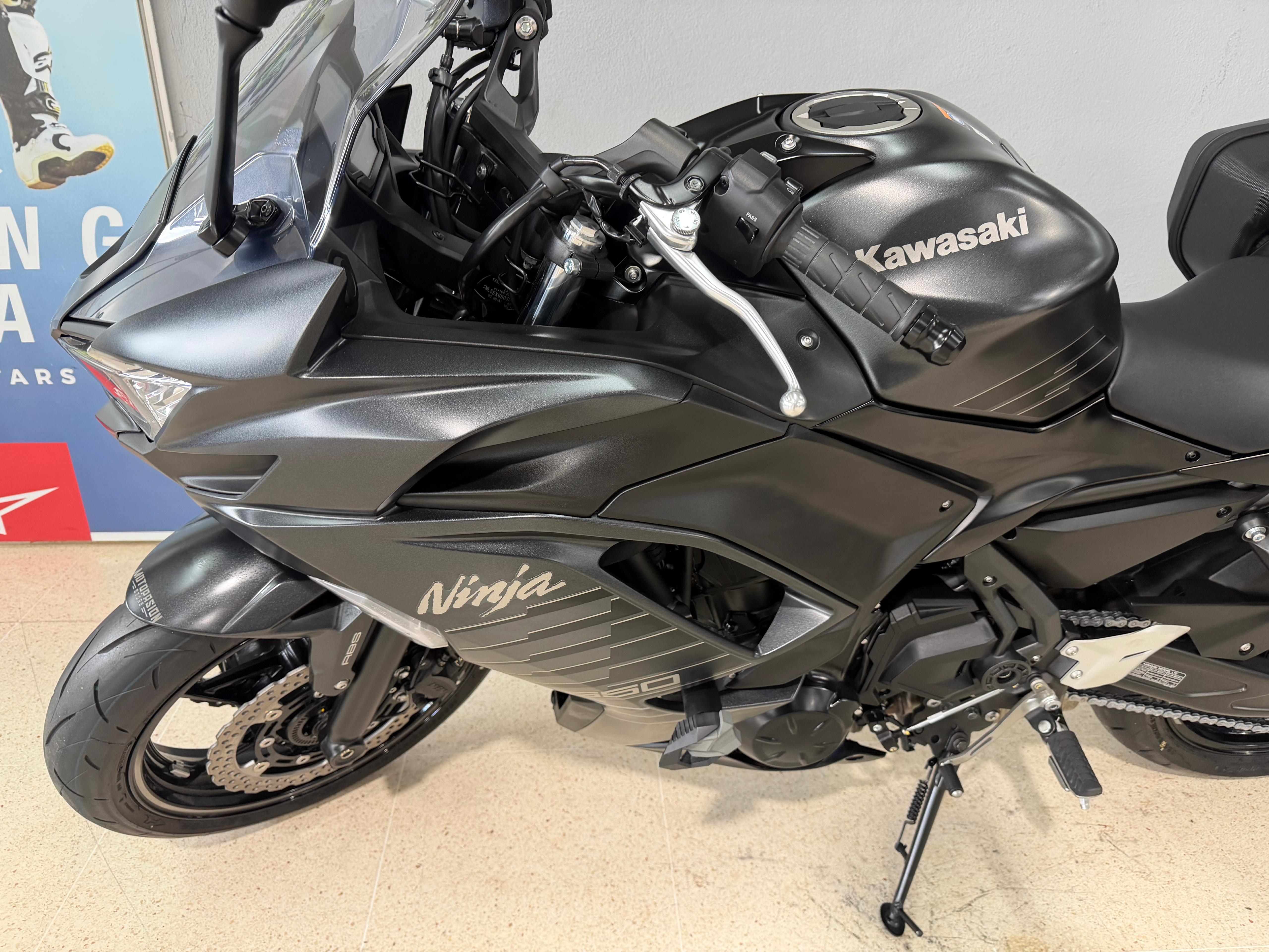 Foto 5 de KAWASAKI NINJA 650 ABS 25 - NEGRO Imagen de KAWASAKI NINJA 650 ABS 25 - NEGRO