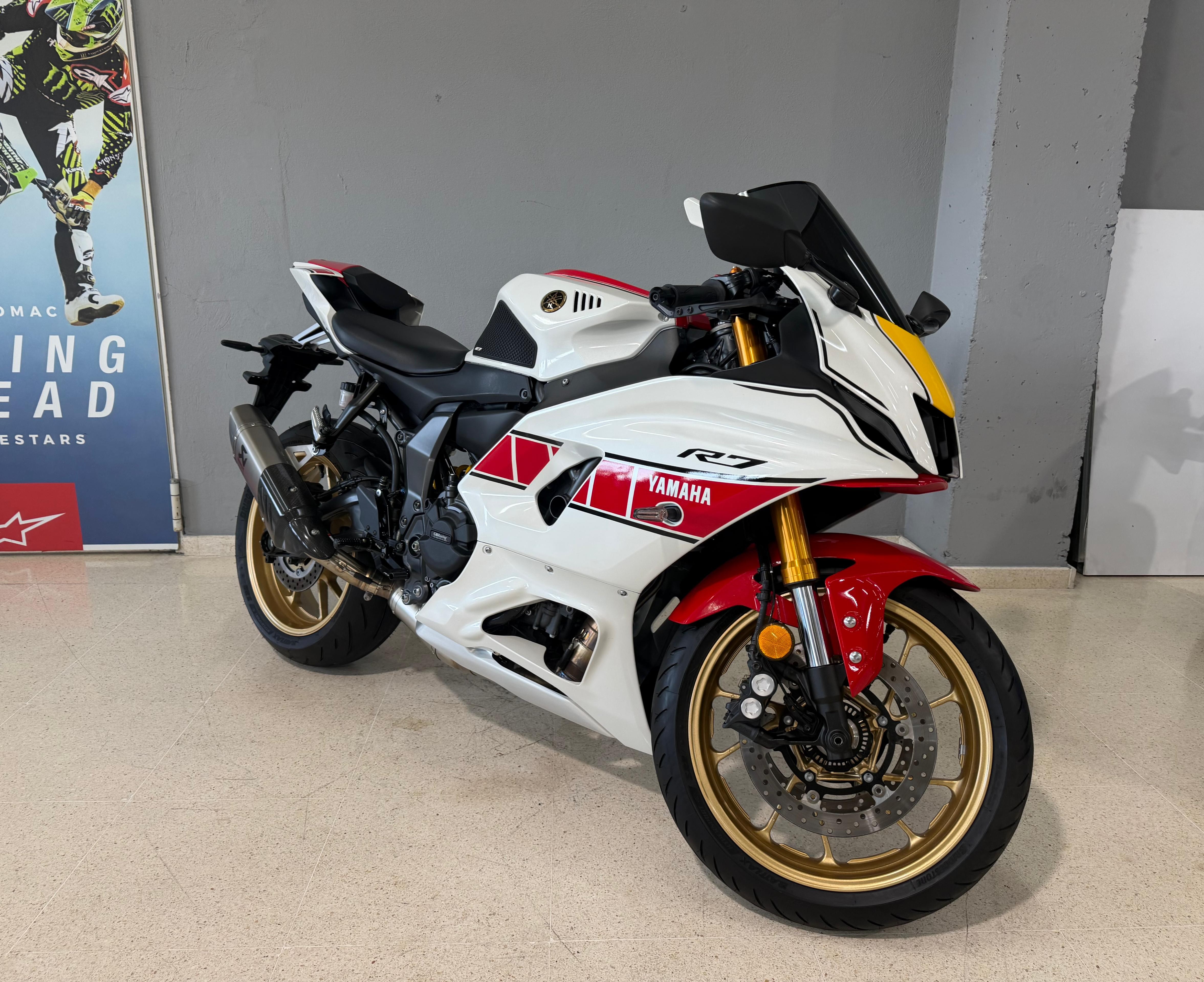 Imagen de YAMAHA R7