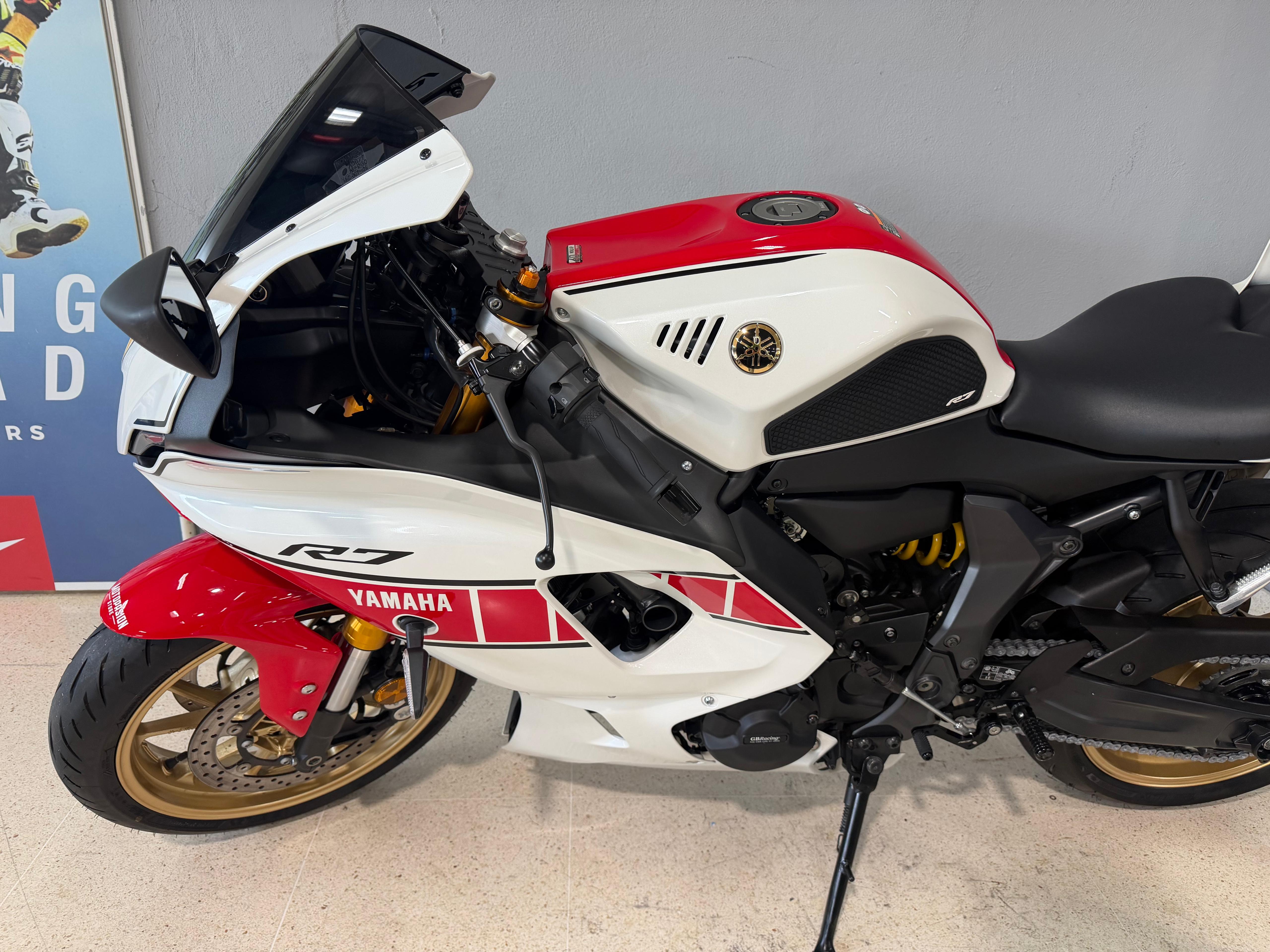 Imagen de YAMAHA R7