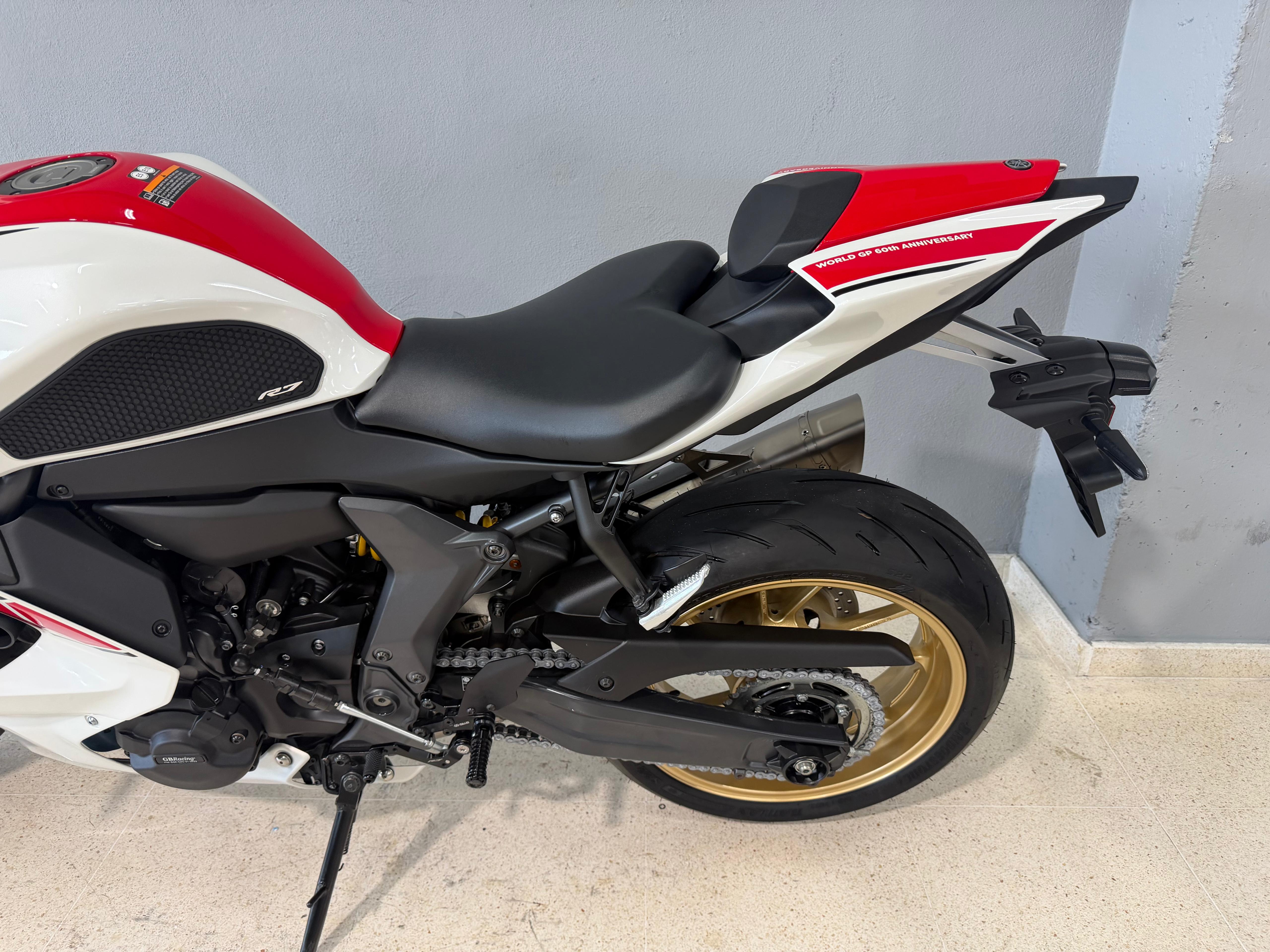 Imagen de YAMAHA R7